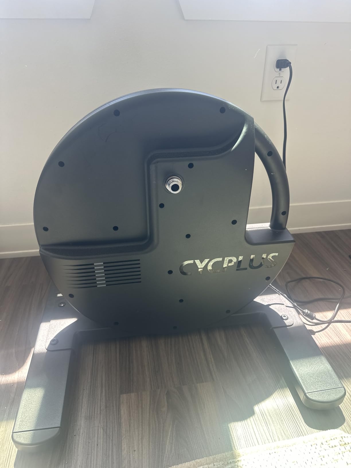 CYCPLUS Smart Bike Trainer R200, 2200W, 19% Gradient, Brushless Motor customer photo 1