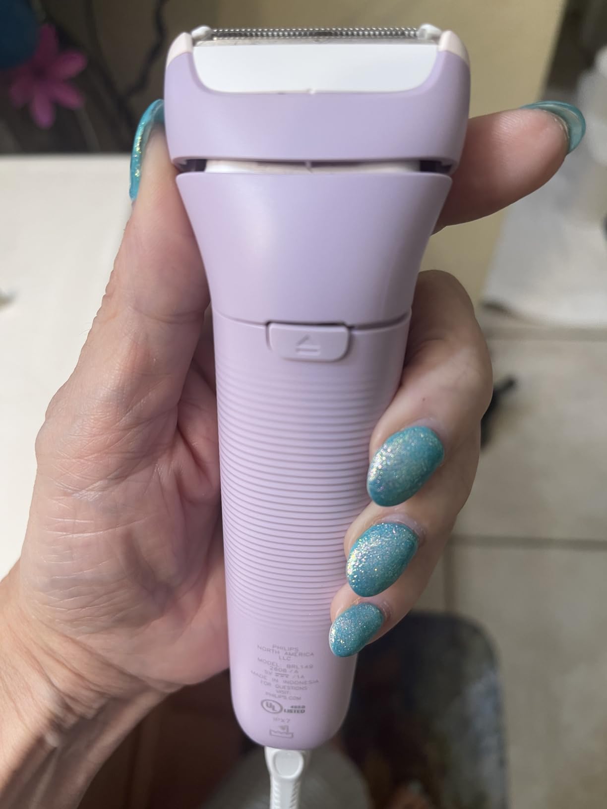 Philips Lady Shaver Series 8000 - Cordless Wet & Dry Electric Shaver, 3-Blade System, Flexible Head, LED Light, BRL149/00 customer photo 2