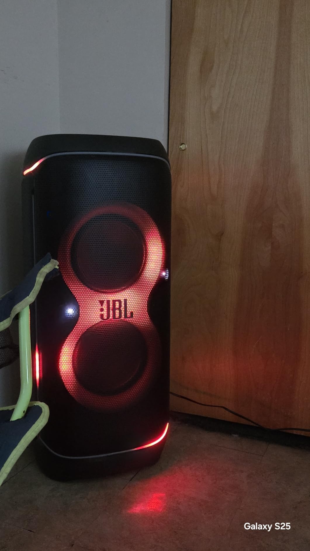 JBL PartyBox 720 - Battery-Powered Party Speaker - Black, Superior JBL Pro Sound, Futuristic Lightshow, Up to 15 Hours Playtime, Ergonomic Integrated Handle and Wider Sturdy Wheels customer photo 1