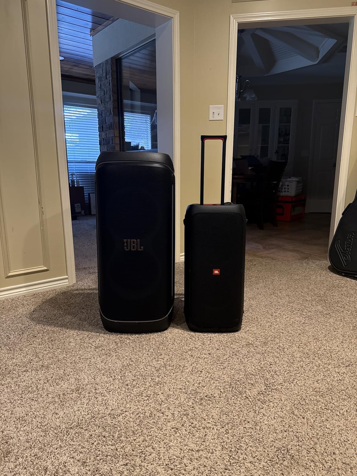 JBL PartyBox 720 - Battery-Powered Party Speaker - Black, Superior JBL Pro Sound, Futuristic Lightshow, Up to 15 Hours Playtime, Ergonomic Integrated Handle and Wider Sturdy Wheels customer photo 2