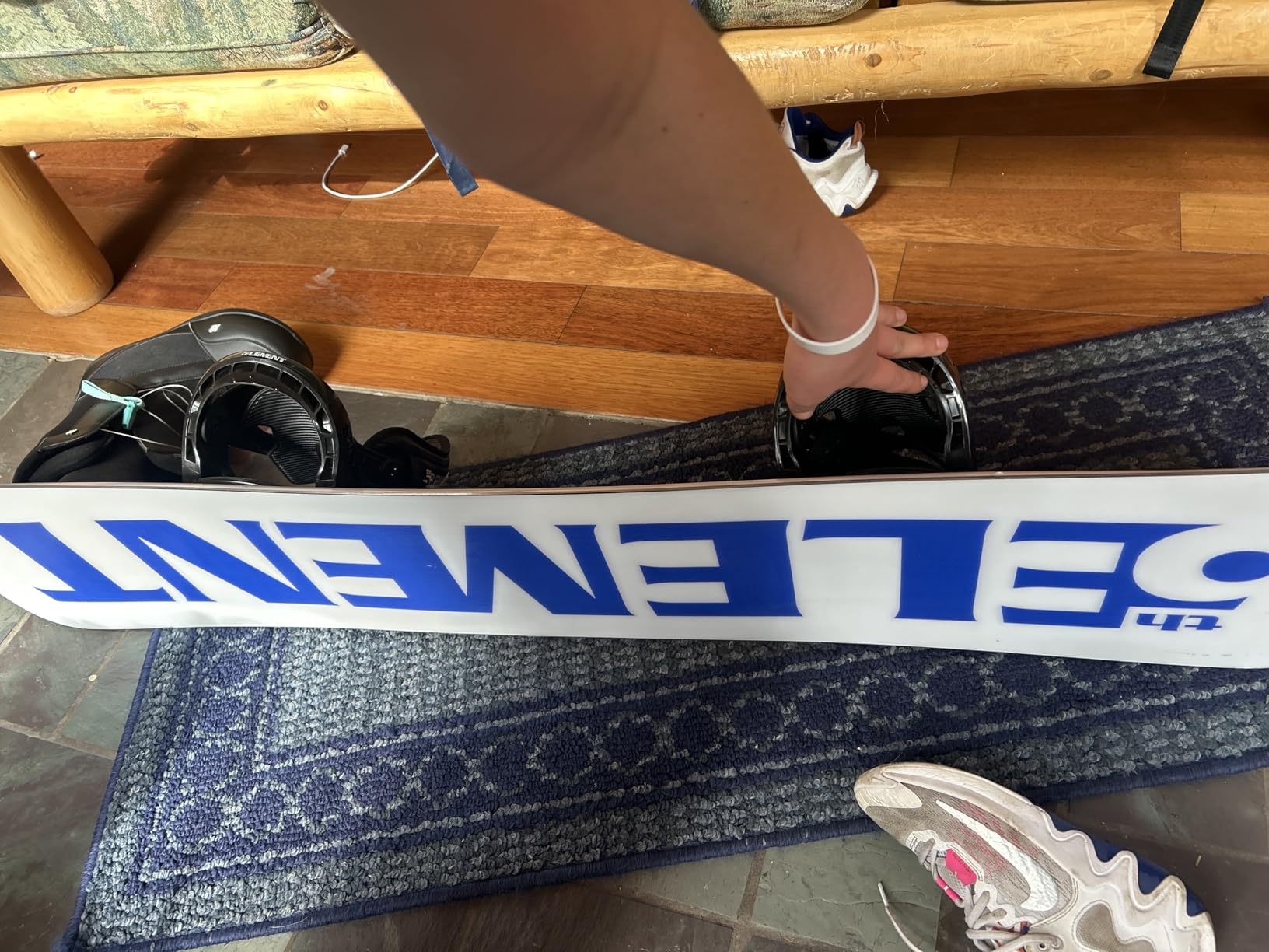 Men's Freestyle All-Mountain Twin Snowboard | Designed for Beginner and Intermediate Riders, Flex 2/10, Easy to Ride, Compatible with Most Bindings, Wide Sizes Available customer photo 2