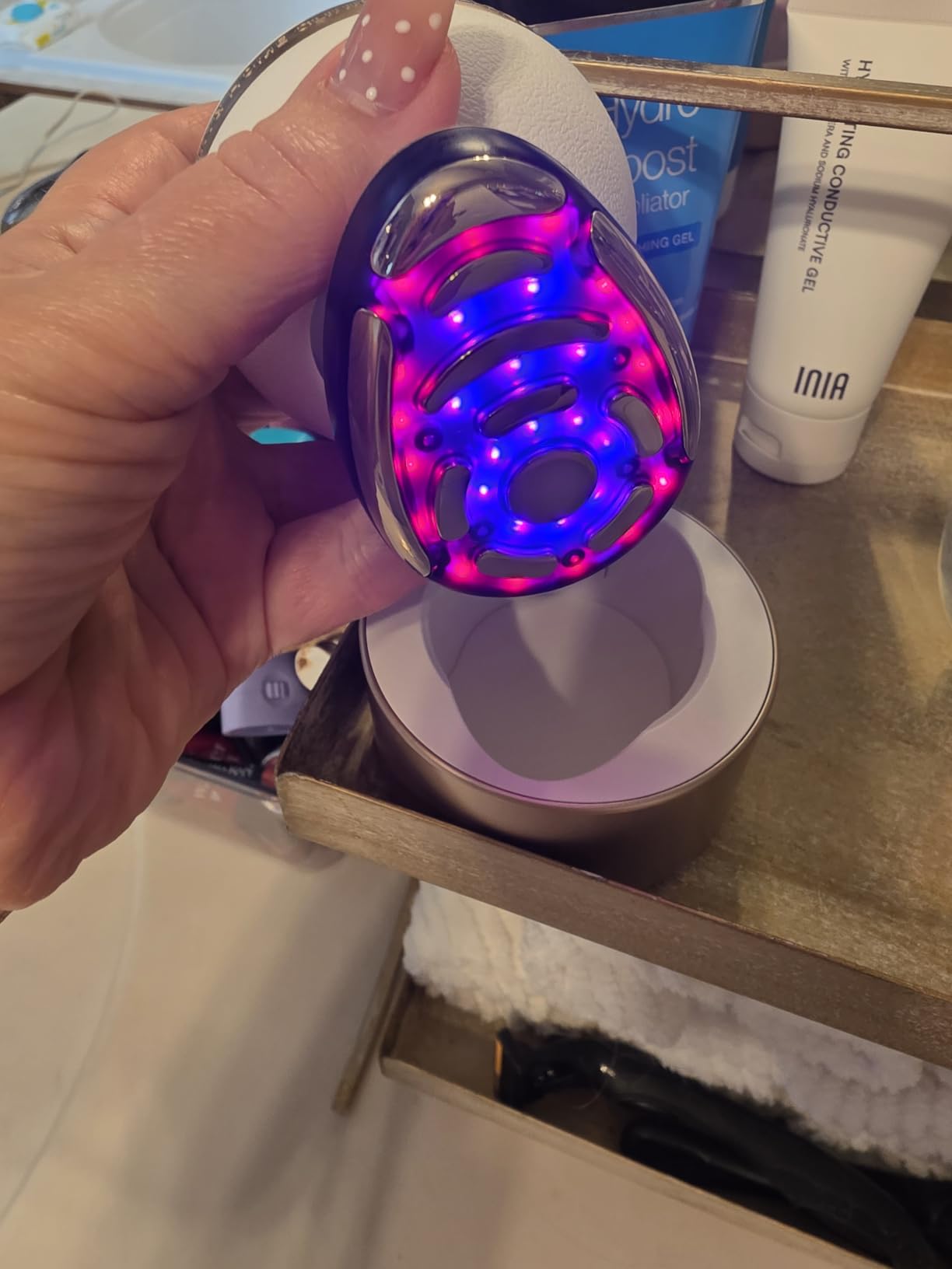 INIA SPHERA Upgraded 8-in-1 Microcurrent Facial Device for Face & Neck - Red Light, Thermal & Cooling Beauty Tool, 5 Custom Modes, At-Home Skin Stimulation & Glow Care Skincare Tool customer photo 1