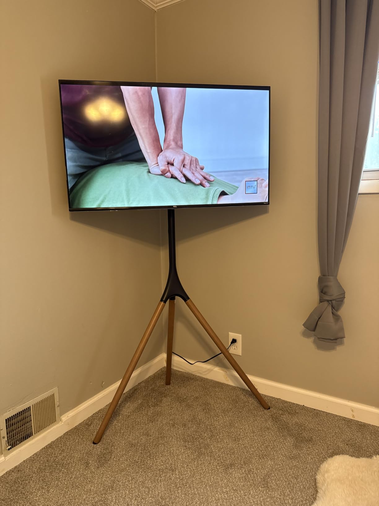 Artistic Easel TV Stand for 43-65 in TVs up to 88 lbs, Black Walnut | Tripod TV Stand, FSC-certified Wood, 180° Swivel, Cable Management & Anti-skid Pads, VESA 600x400mm, Living Room, Corner customer photo 2