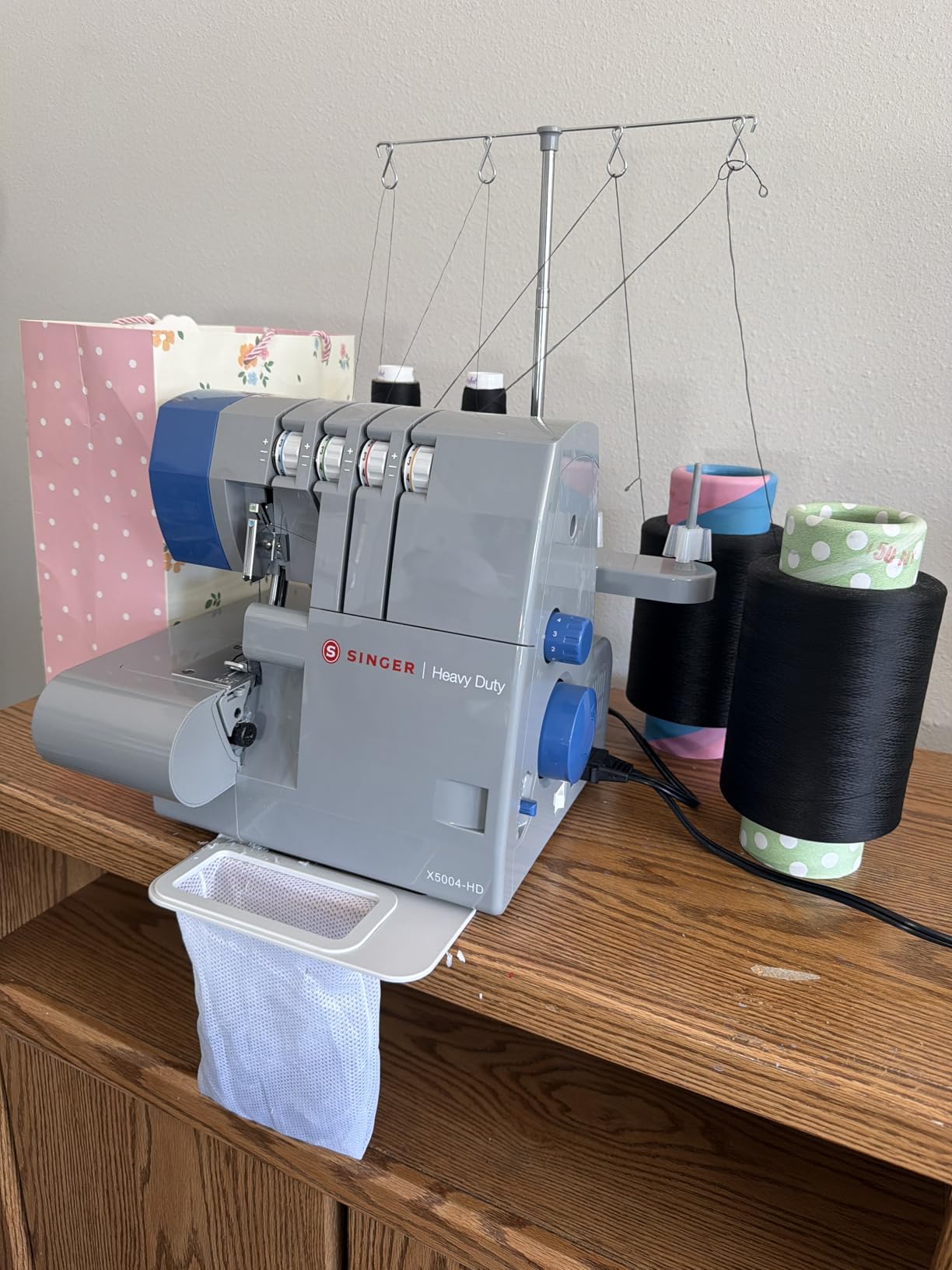 SINGER HD0500S Heavy Duty Serger Overlock Machine, 2-3-4 Thread, Black, 6 stitches, 1300 stitches/min, LED light, free arm, adjustable differential feed, metal frame customer photo 2