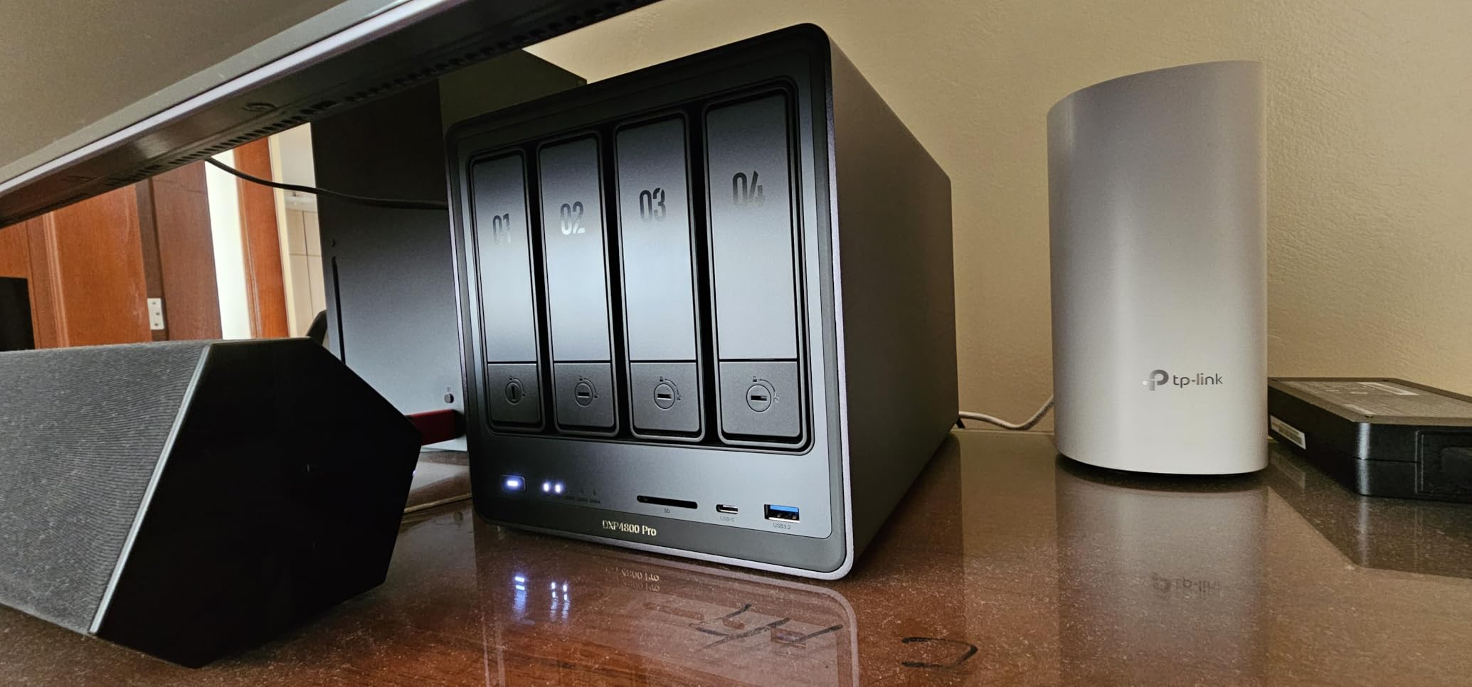 UGREEN NAS DXP4800 Pro 4-Bay Desktop Network Attached Storage (Diskless) | Intel Core i3-1315U 6-Core CPU, 8GB DDR5 RAM, Built-in 128GB SSD, 1x 10GbE, 1x 2.5GbE, 2X M.2 NVMe Slots, 4K HDMI (Diskless) customer photo 1