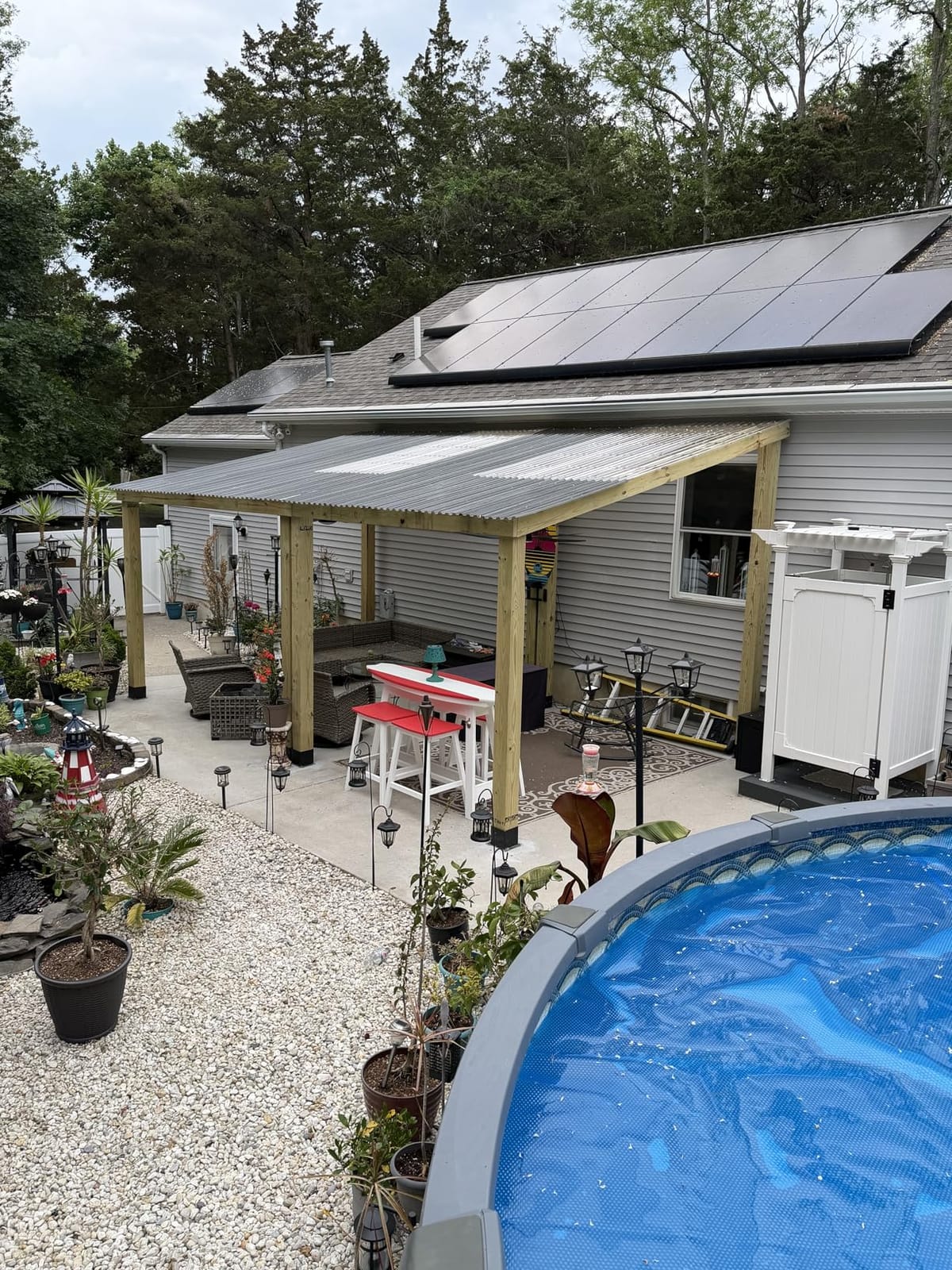 VEVOR Solar Pool Cover 32 x 16 ft 16 Mil Pool Bubble Cover Blue & Black | Solar Blanket with Dual Heat-Locking Air Layer for Pools, Daytime Heat Absorption, Nighttime Heat Retention, Cuttable Design customer photo 1