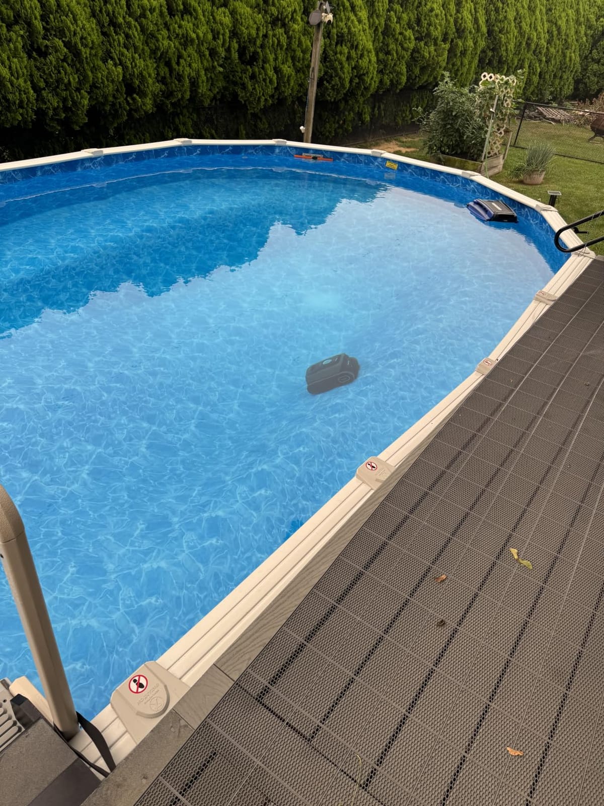 AIPER Scuba V3 AI Vision Cordless Robotic Pool Cleaner, Grey | Smart Waterline Parking, Wireless Charging Dock, Featherlight Design, 3μm MicroMesh Filter, Floor/Wall/Waterline Cleaning customer photo 2