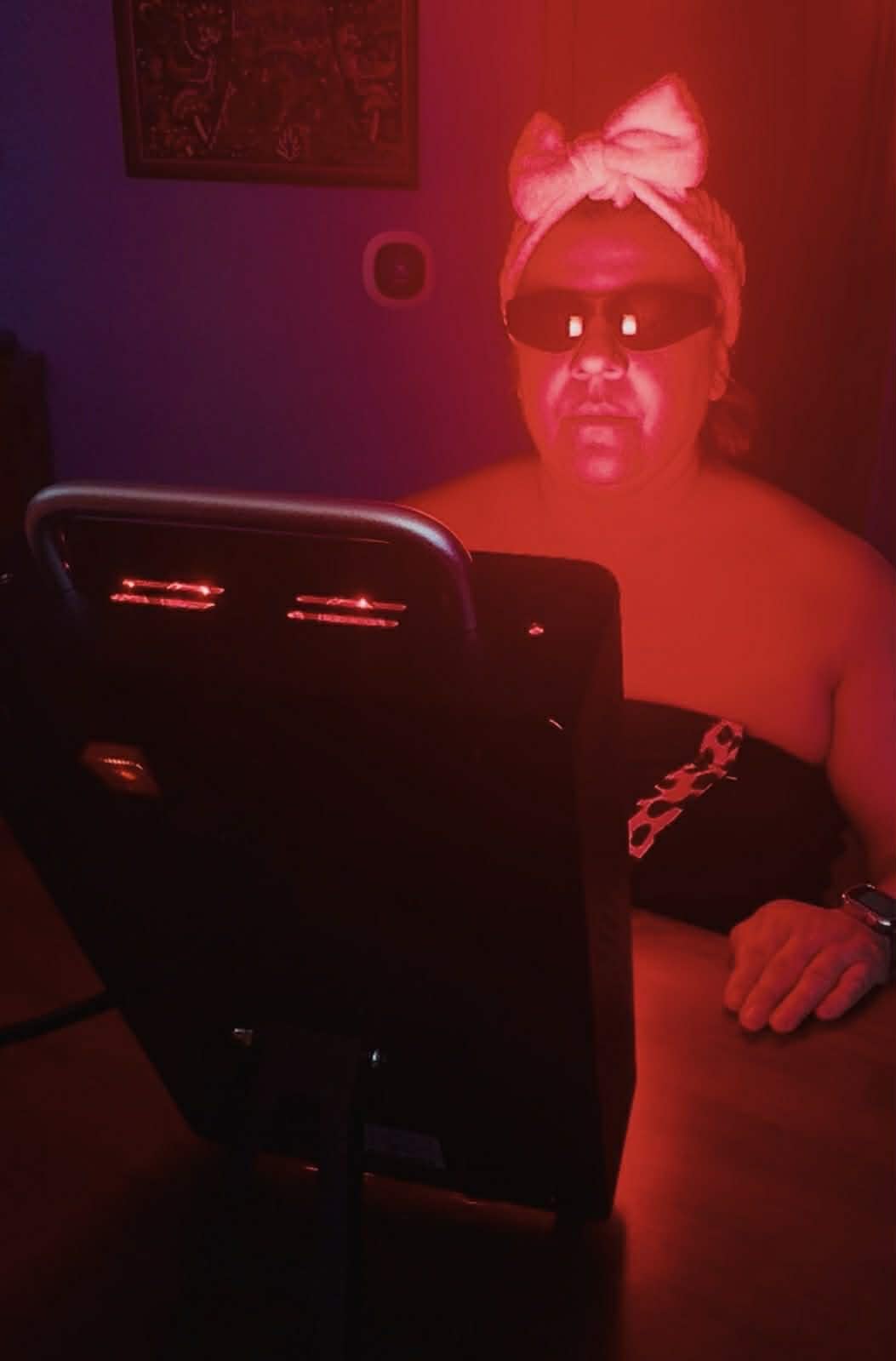 Red Light Therapy Panel, with 660nm & 850nm Near-Infrared Light - 300W High-Power Red Light Panel for Face & Body, Supports Skin Care, Pain Relief, and Muscle Recovery (Black) | 60 Dual-Chip LEDs, 9 Pulse Modes, LCD Touch Screen, Flicker-Free customer photo 2