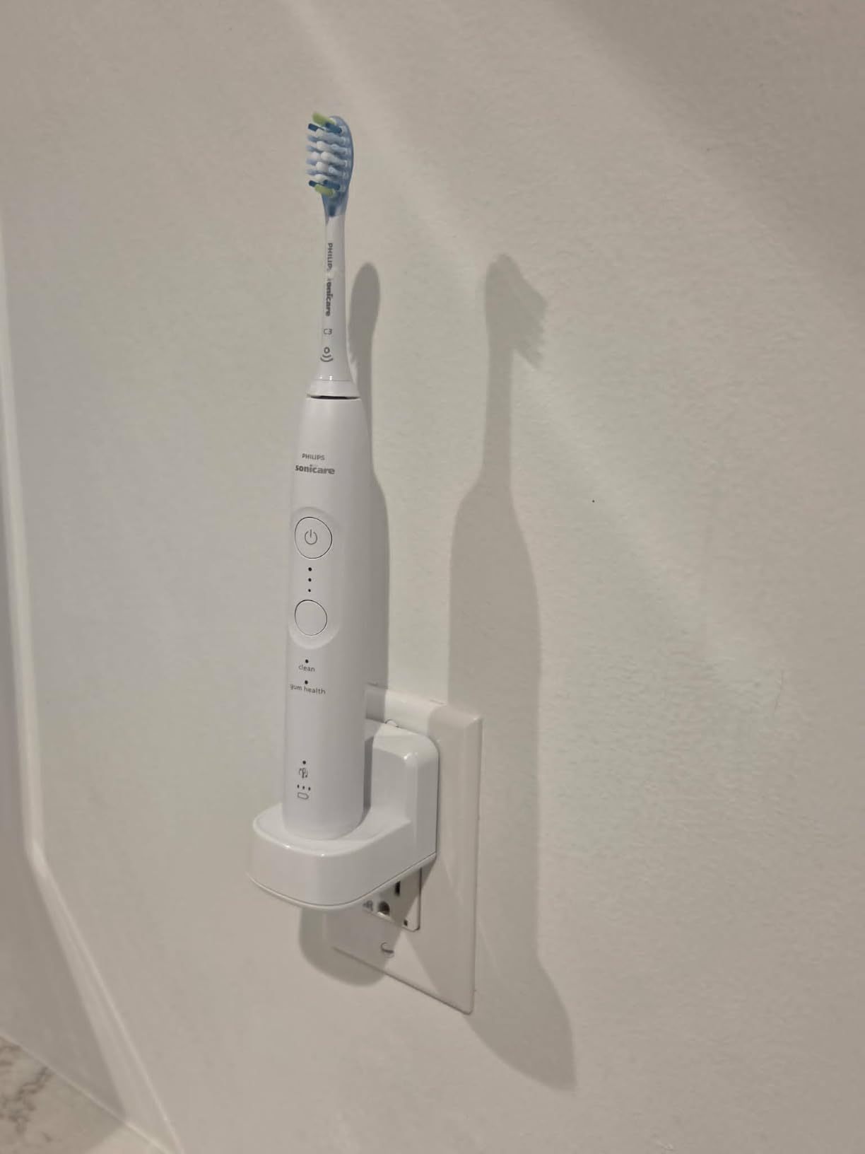 Philips Sonicare 5950 Series Electric Toothbrush, with Pressure Sensor, for Sensitive Gums, 6 Brushing Settings, SmarTimer, BrushPacer, 21-Day Runtime, Travel Case, Black, HX7131/03 customer photo 2