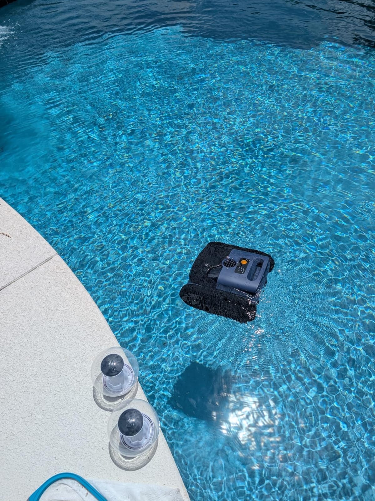 Cordless Robotic Pool Vacuum with Sonar Navigation & Track Drive, Dual 180W Brushless Motors, Wall & Waterline Climbing, 150-Min Runtime, for Inground & Above-Ground Pools up to 2,150 Sq. Ft. customer photo 2