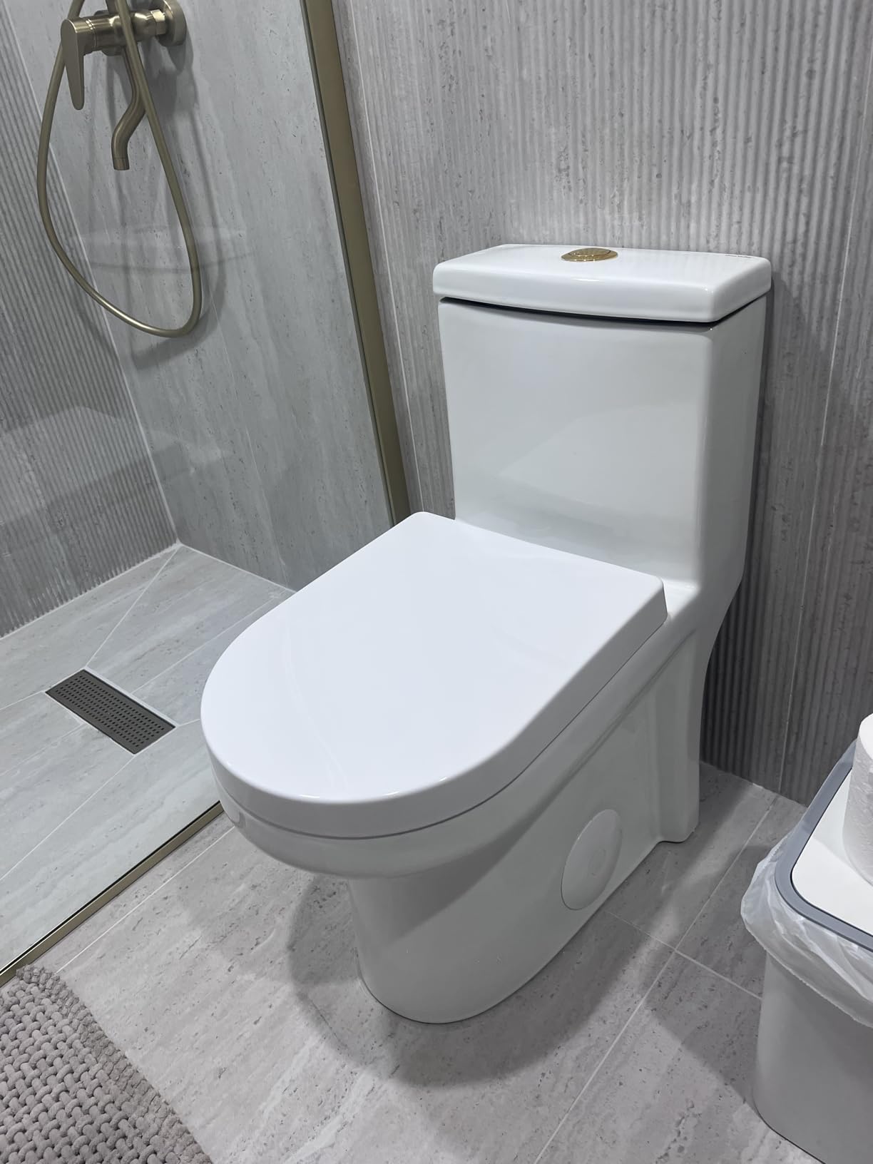 DeerValley Compact One Piece Toilet Standard Seat Height for Small Bathroom Dual Flush 1.1/1.6 GPF Powerful and Quiet 12'' Rough-In Skirted Toilet customer photo 1