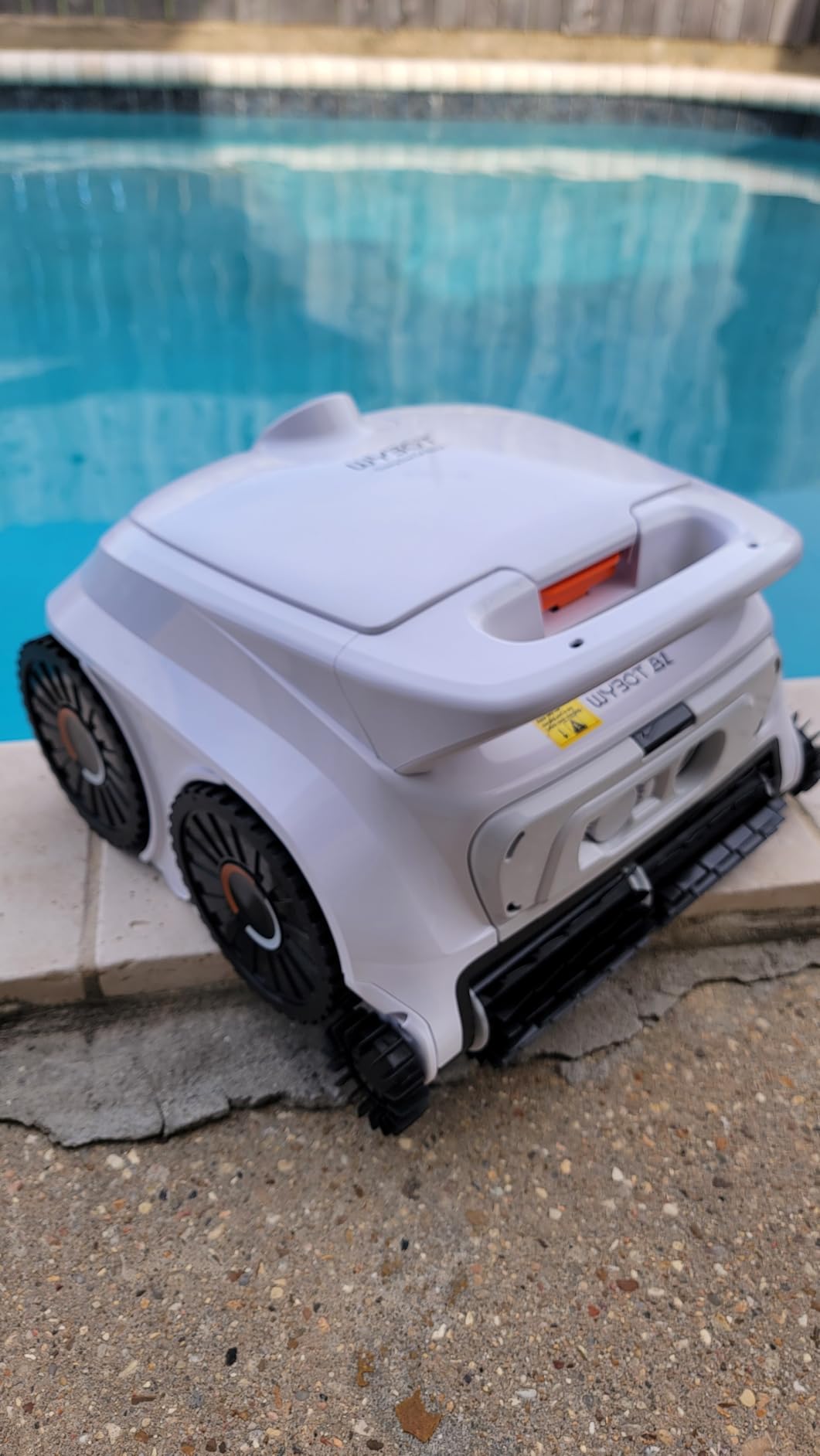 (2026 NEW) WYBOT B1 Cordless Robotic Pool Vacuum Six-Roller Brush | Edge Cleaning High Obstacle Crossing, Lightweight Pool Cleaner for Inground & Above Ground Pools, App Smart Navigation customer photo 1