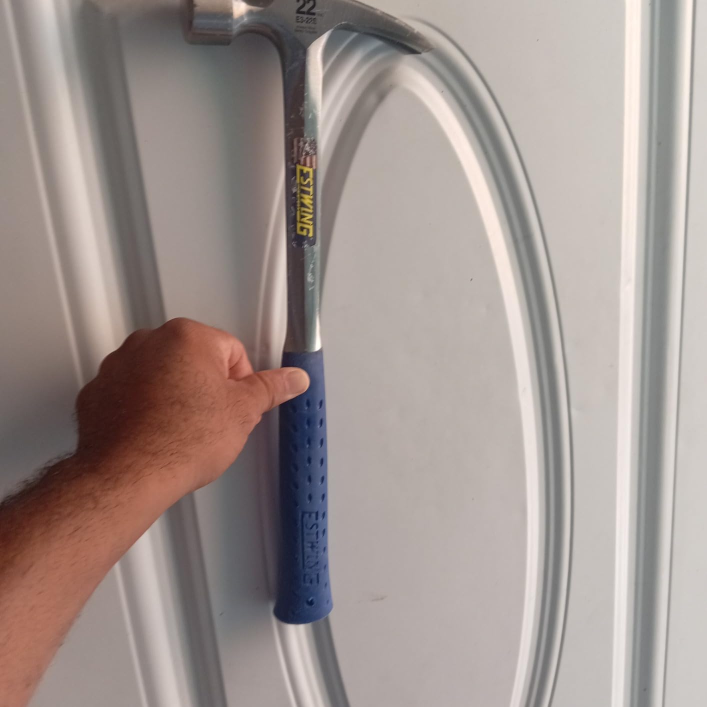 ESTWING Framing Hammer, 22oz Long Handle Straight Rip, Milled Face, E3-22SM customer photo 2