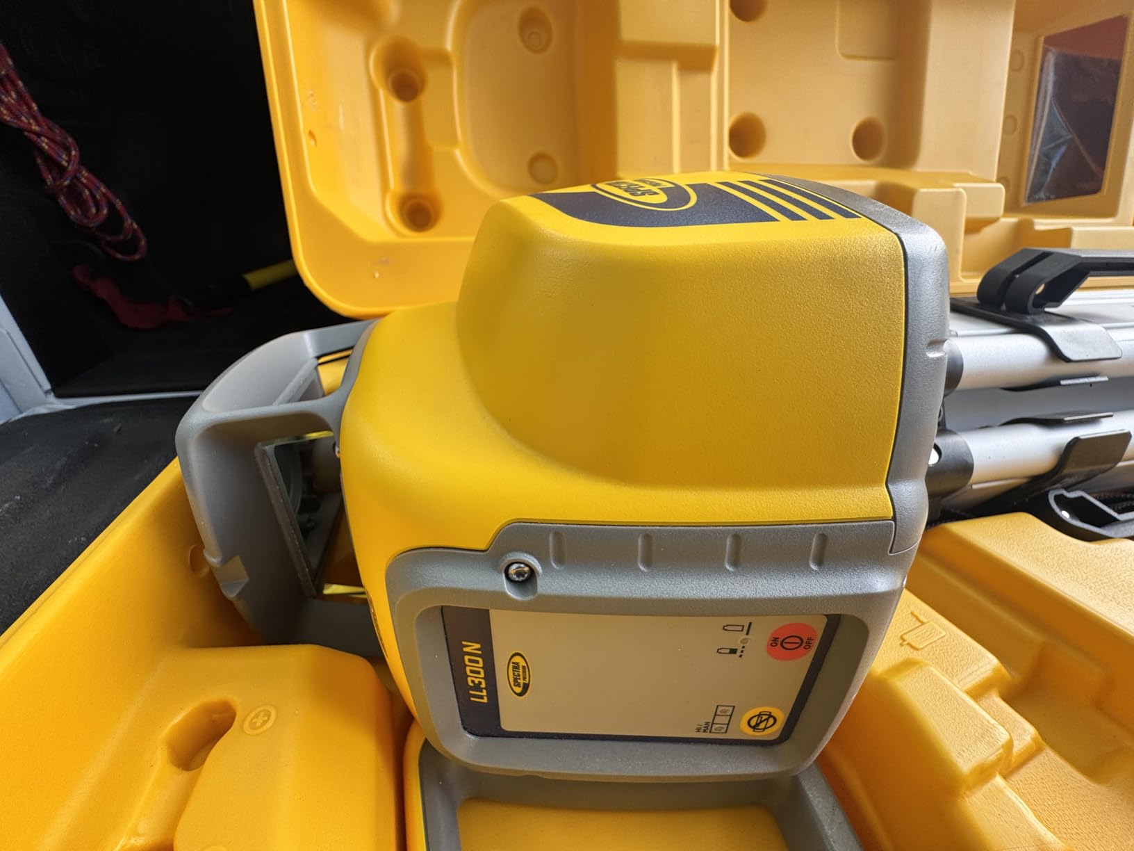 Spectra Precision LL300N-1 Rotary Laser Level Kit inc Tripod & Rod Alkaline customer photo 1