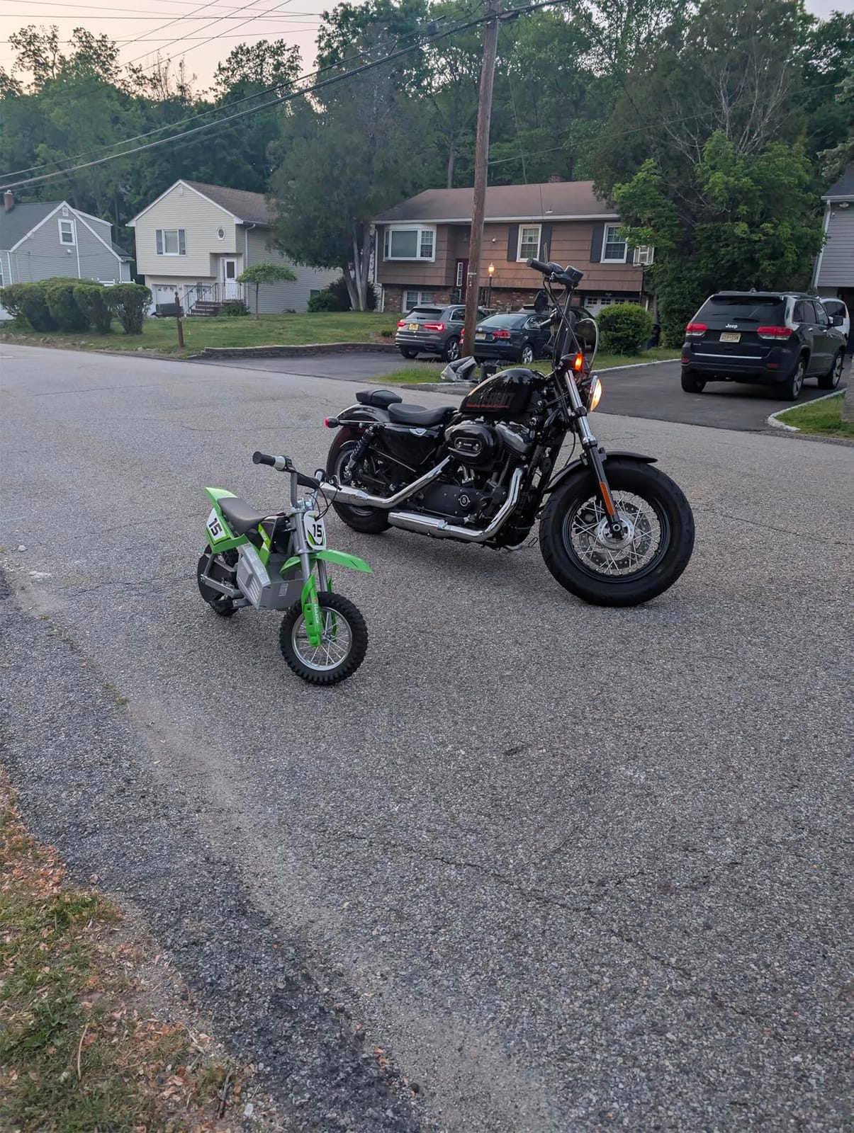 Razor MX400 Dirt Rocket Electric Bike for Kids Ages 8+, 140 Pounds Max Weight, Green - 24-Volt Battery, up to 14 Mph, 30-Minute High Speed Ride Time, Twist-Grip Throttle, 12-Inch Pneumatic Tires customer photo 2