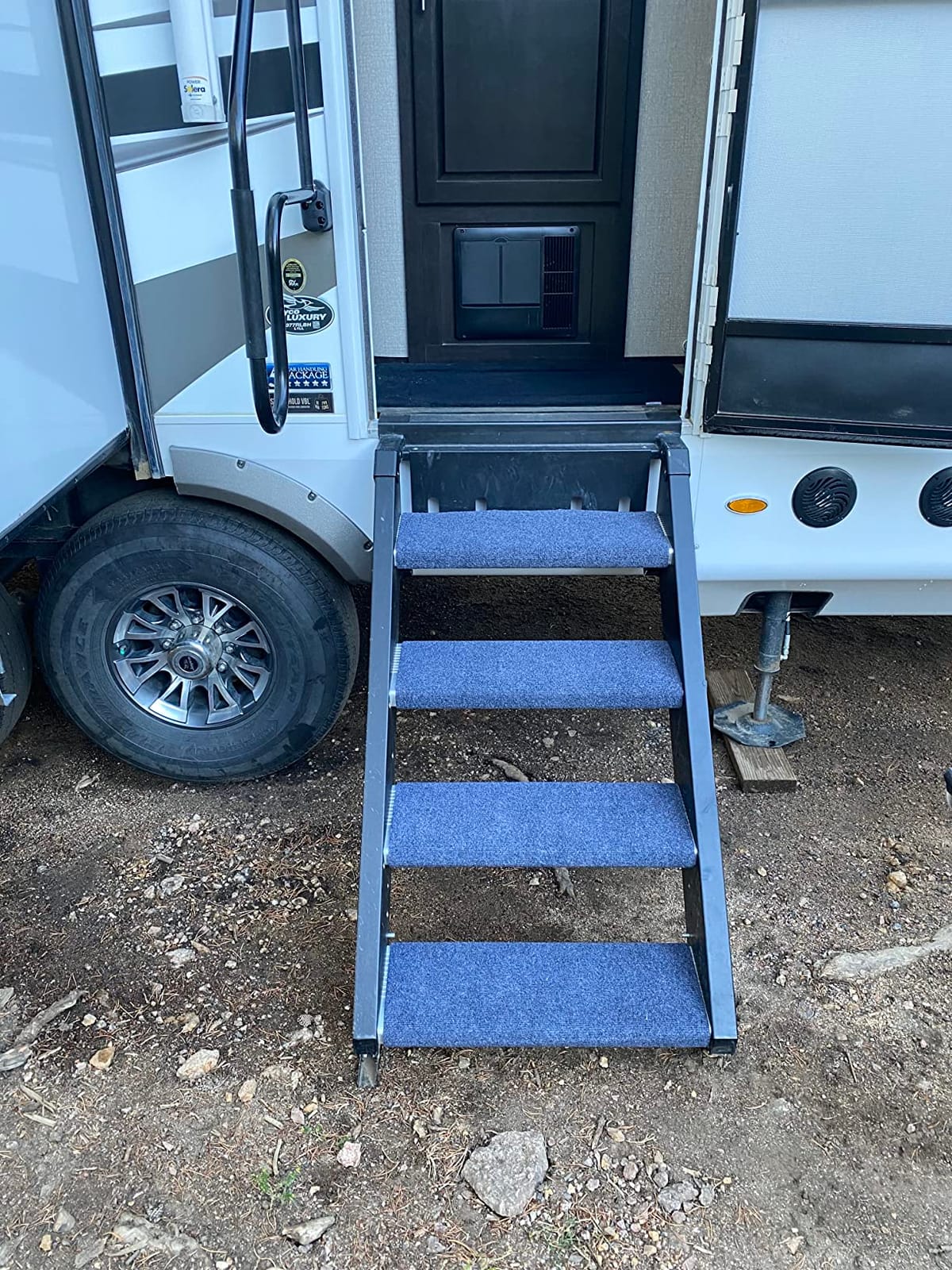 Camco Wrap Around Step Rug- Protects Your RV from Unwanted Tracked in Dirt, Works on Electrical & Manual RV Steps - Extra Large - 23 inch - Gray - (42935) customer photo 2