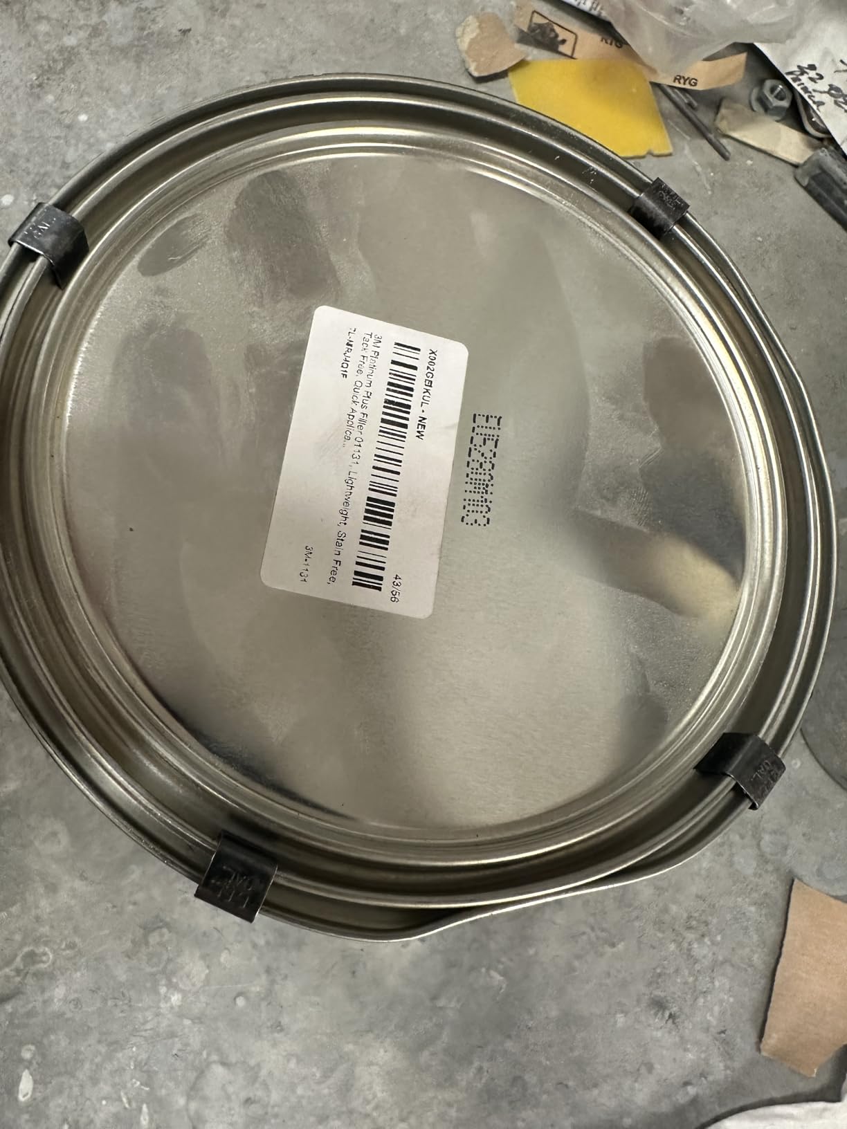 3M Platinum Plus Filler 01131, Lightweight, Stain Free, Tack Free, Quick Application, 1 gallon customer photo 2