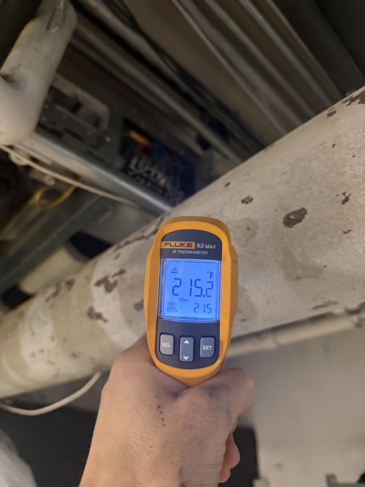 Fluke 62 Max Industrial Infrared Thermometer, -22 to +932 Degree F Range, Single Laser Targeting, 10:1 Distance to Spot Ratio, IP54 Rating, Includes 3 Year Warranty, (Not for Human Temp) customer photo 1