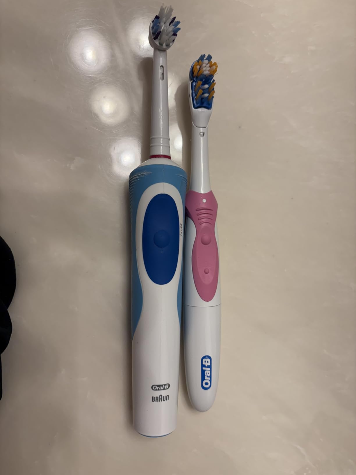 Oral-B 3D White Action Power Toothbrush, 1 Count (Colors May Vary), Multi-colored customer photo 2