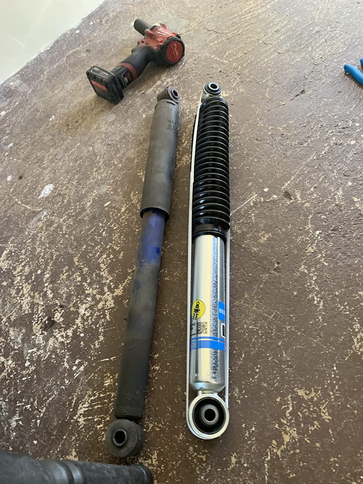 Bilstein 24-186643 5100 Series Front Shock fits 2002 2006 Avalanche with 2-2.5