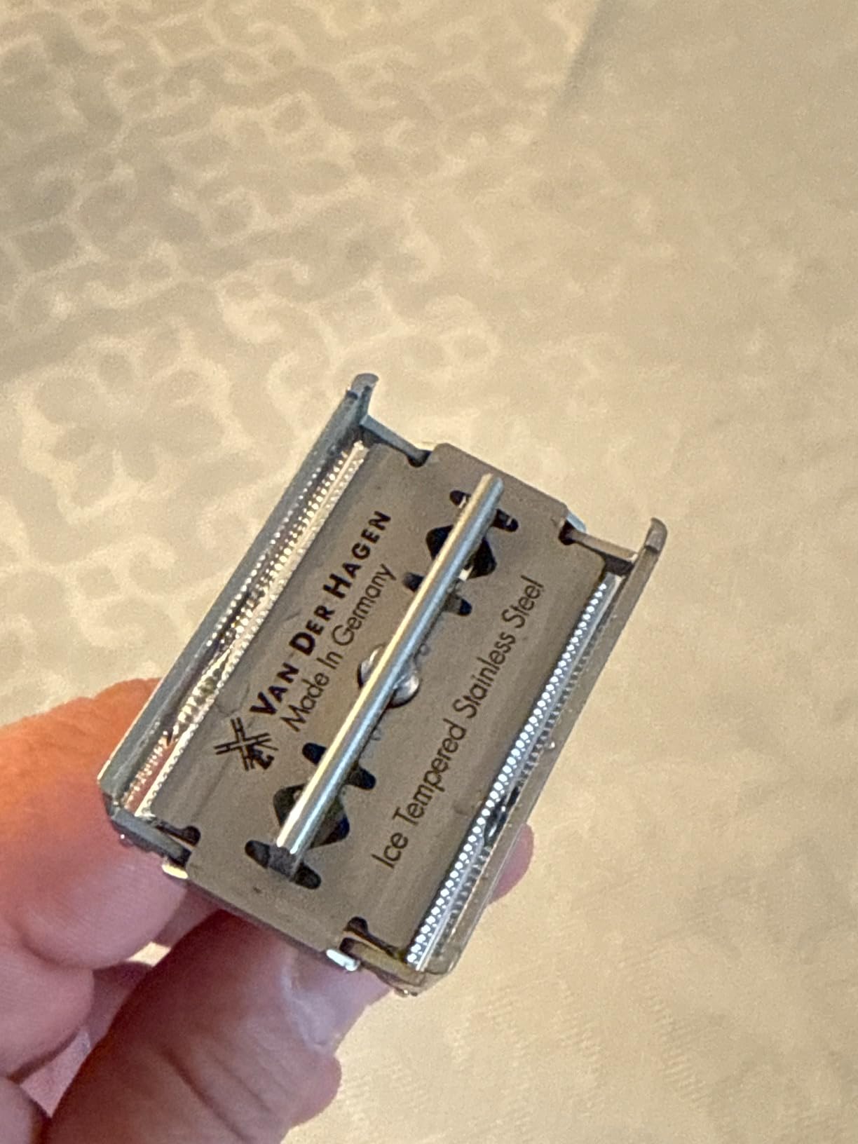 Van Der Hagen Men's Traditional Safety Razor Kit (includes 5 blades) for a close shave in Chrome customer photo 1