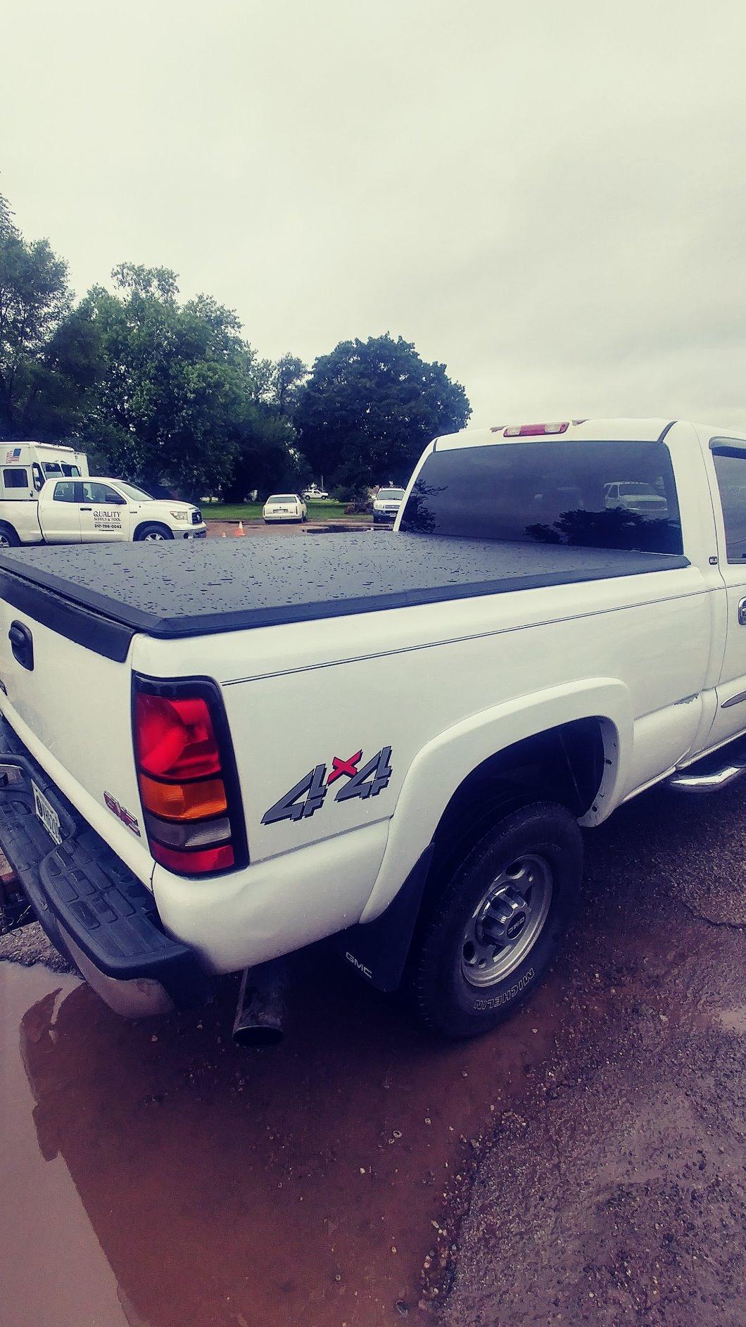 Tyger Auto T3 Soft Tri-Fold Truck Bed Tonneau Cover Compatible with 1988-2006 Chevy Silverado / GMC Sierra 1500 2500 HD 3500 HD | 2007 Classic ONLY | Fleetside 8' Bed (97