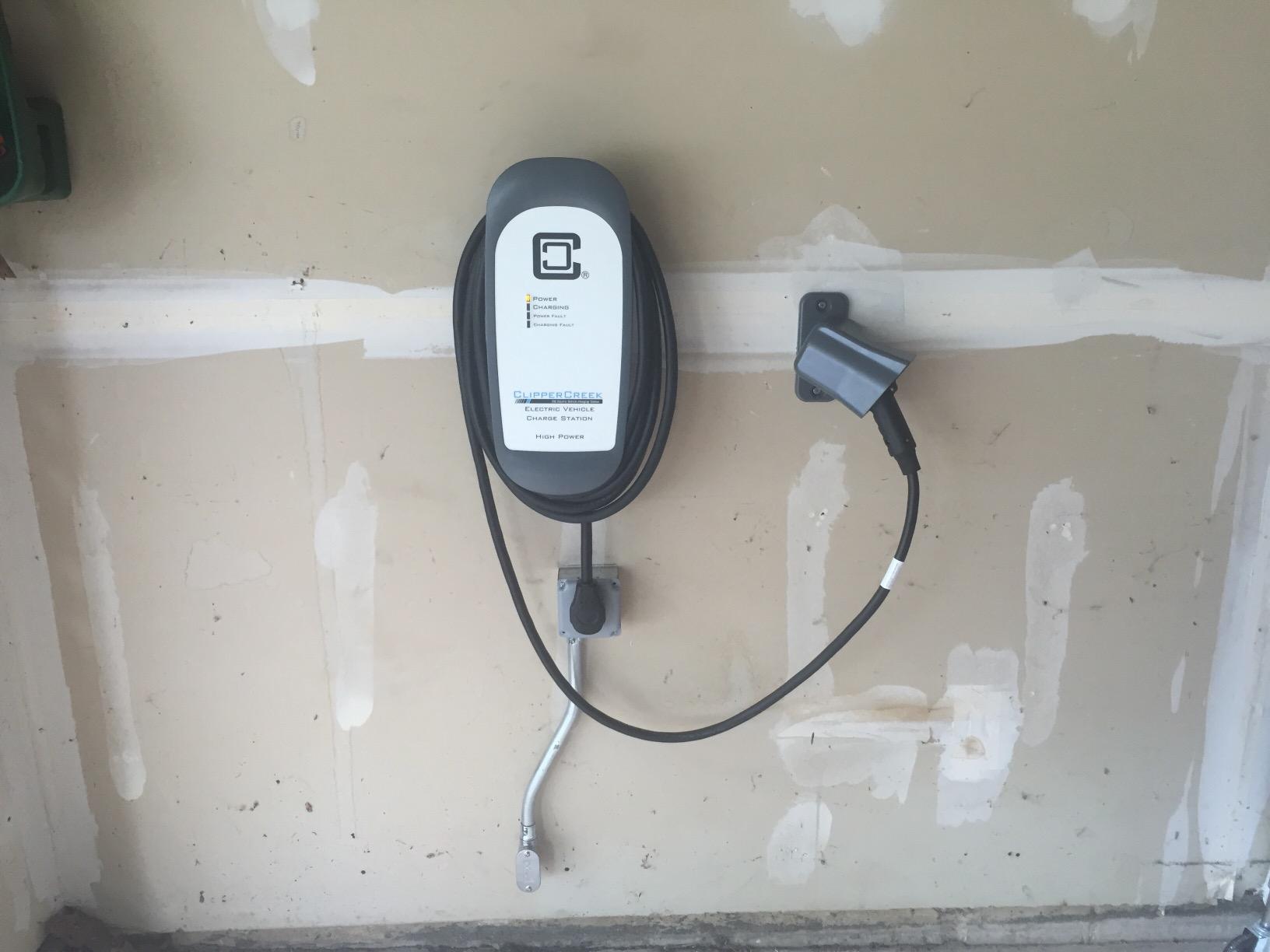 32 Amp Plug-in Level 2 EV Charger for Home, Enphase HCS-40 (Formerly ClipperCreek), NEMA 14-50, 5-Year Warranty, 25 ft Cable, J1772 Connector, up to 31 Miles of Range per Hour customer photo 2