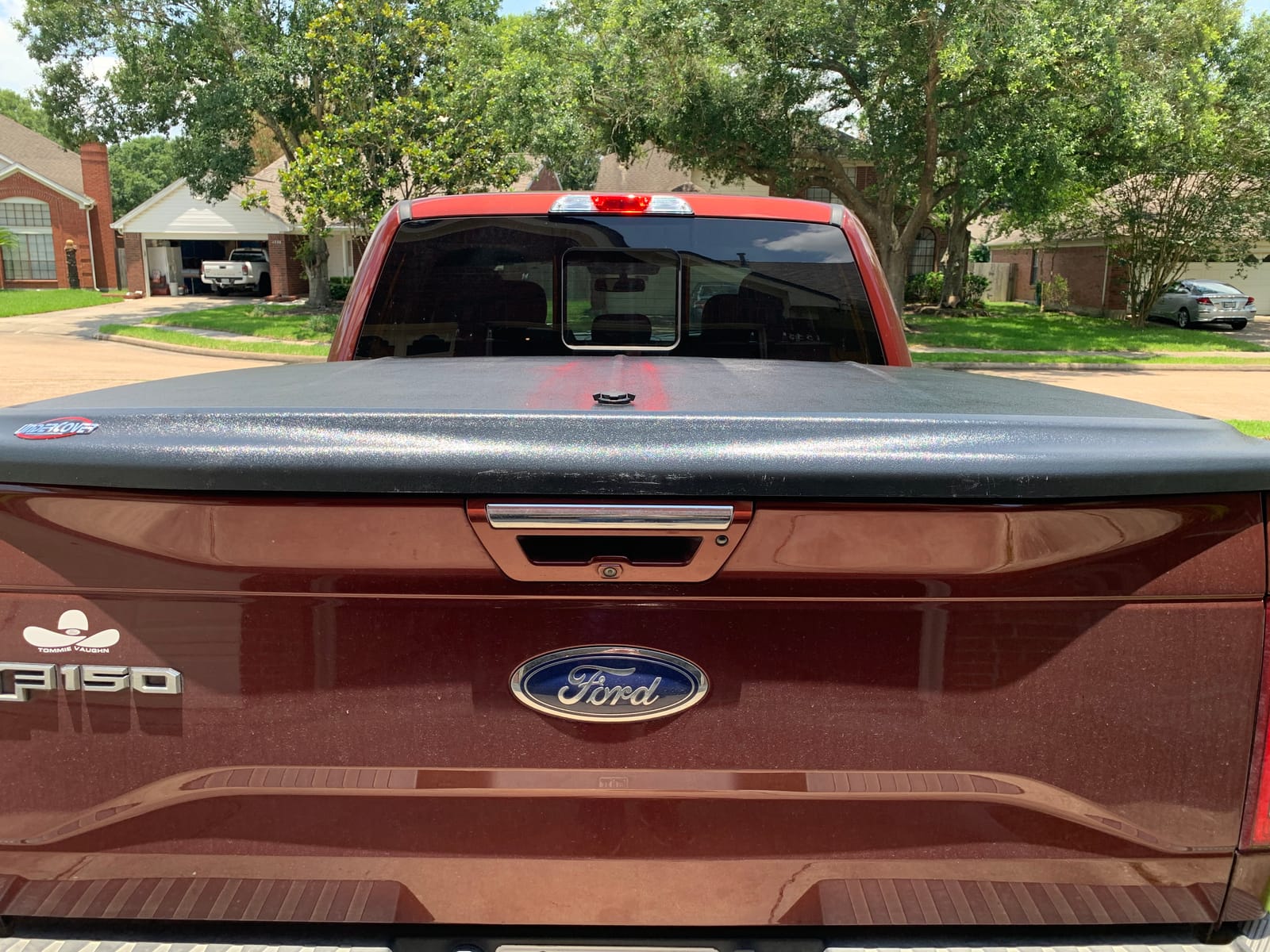 RealTruck UnderCover SE One-Piece Truck Bed Tonneau Cover | UC2156 | Fits 2015 - 2020 Ford F-150 5' 7