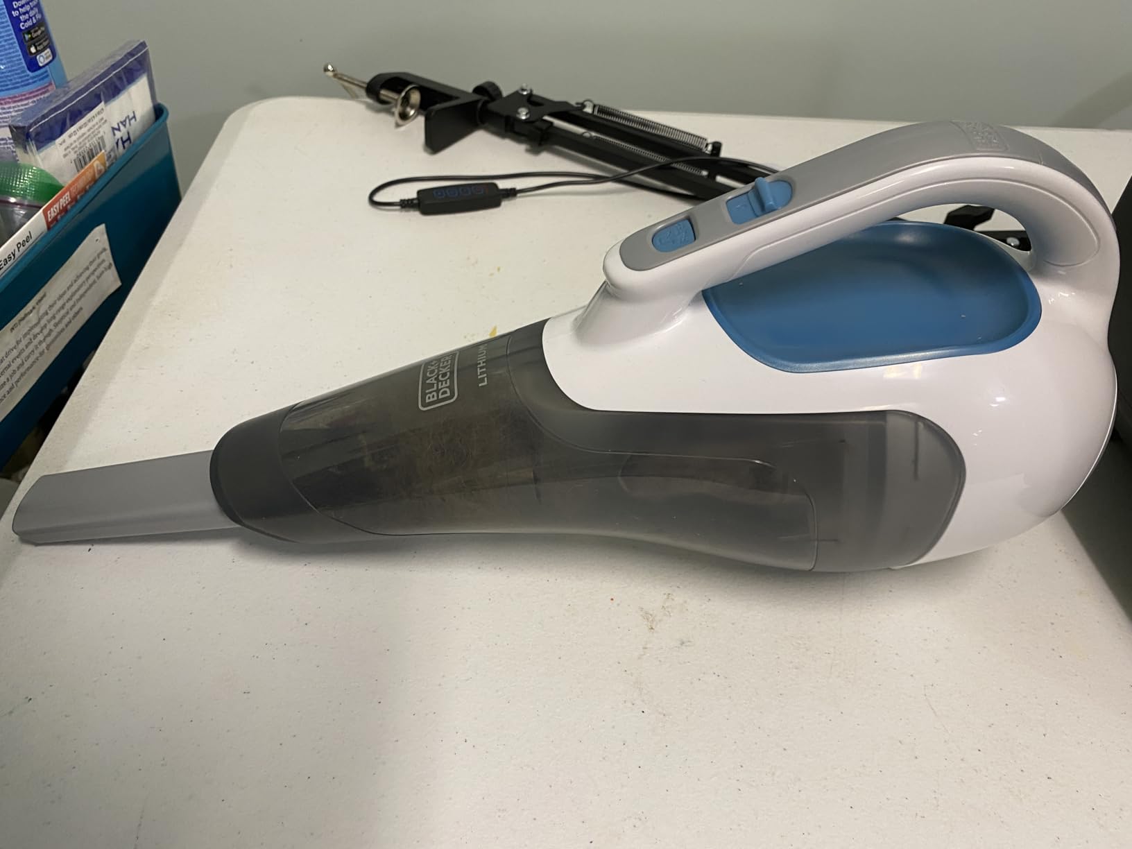 BLACK+DECKER dustbuster Cordless Handheld Vacuum, Portable Vacuum for Car and Home Rechargeable, Powerful Suction, Wide Mouth (HHVI315JO42) customer photo 2