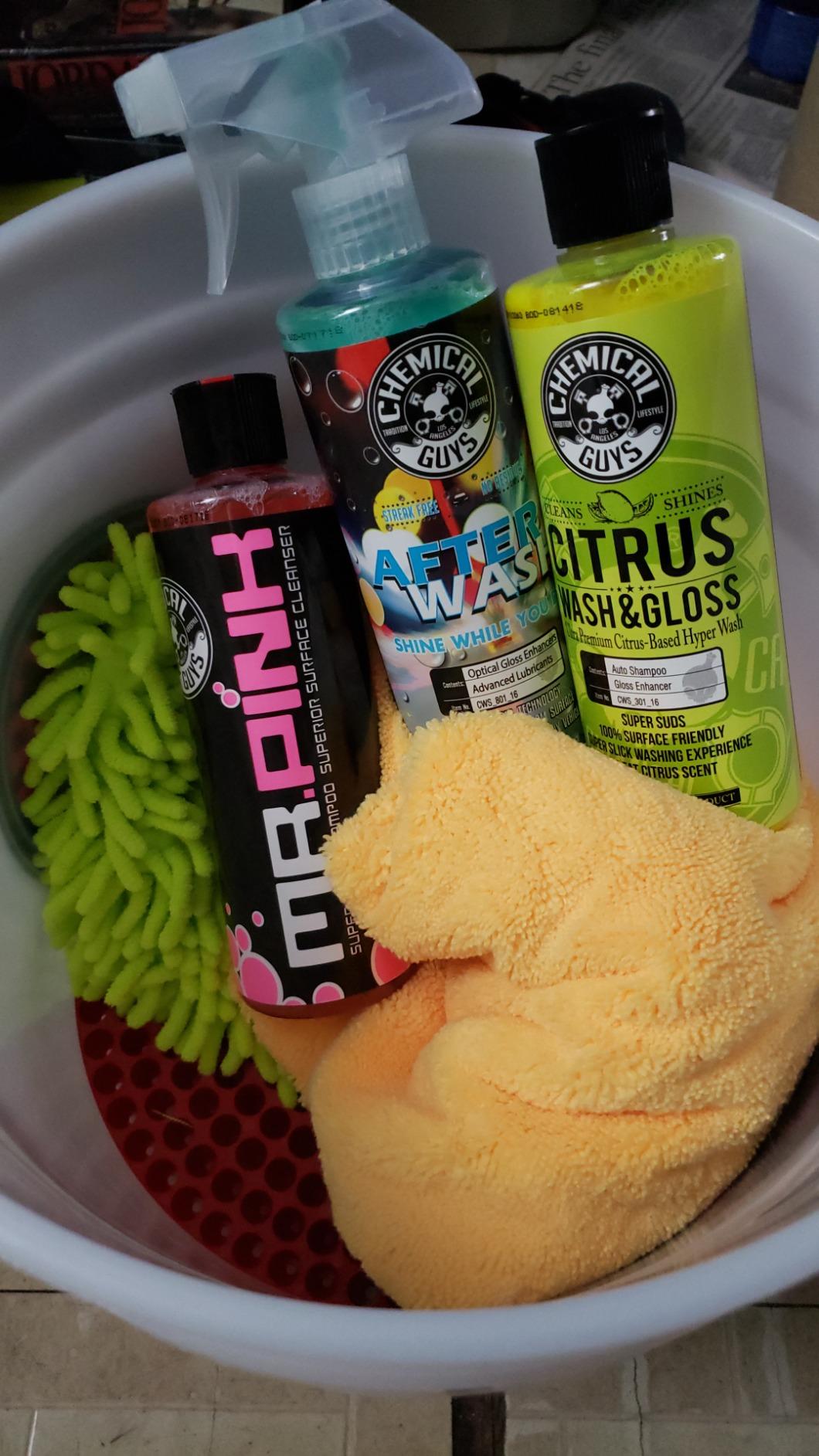 Chemical Guys, 8-Piece Car Wash Kit, Soap, Bucket, Cleaners, Mitt & Towels | Soap, wash bucket and three care chemicals with accessories for interior and exterior cleaning, full kit customer photo 1