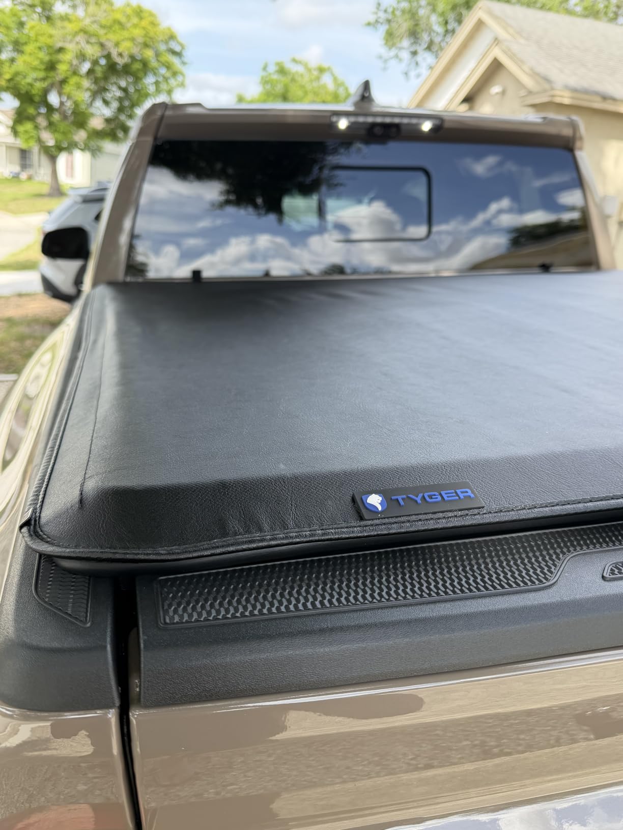 Tyger Auto T1 Soft Roll-up Truck Bed Tonneau Cover Compatible with 2005-2015 Toyota Tacoma | 5' (60