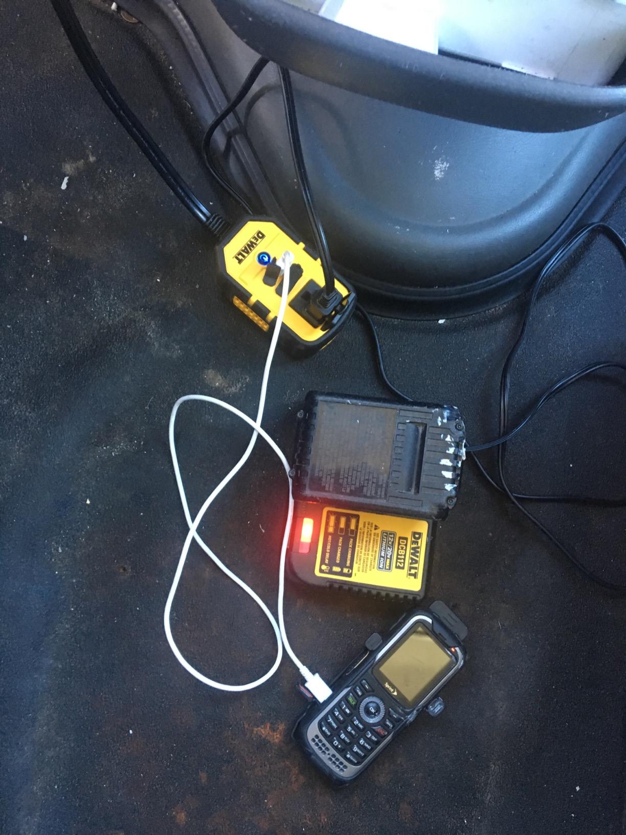 DEWALT DXAEPI140 Power Inverter for Vehicles | 140-Watts of Household Power, 25W USB Type C, 15W USB Type A customer photo 1
