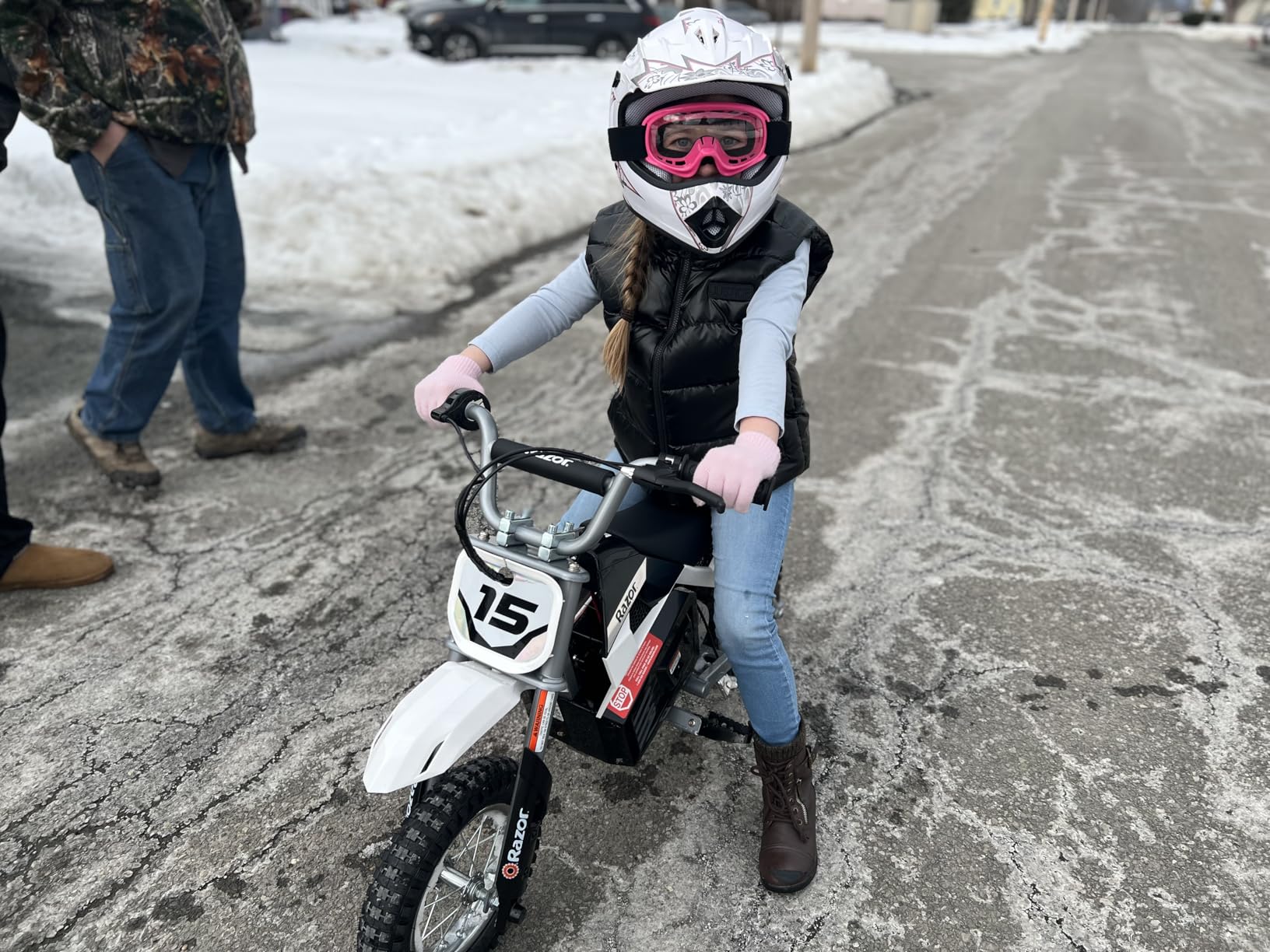 Razor MX400 Dirt Rocket Electric Bike for Kids Ages 8+, 140 lb Max Weight, White - 24V Battery, Up to 14 Mph, 30-Min Ride Time on High Speed, Twist-Grip Throttle, Spoked Wheels w/ 12
