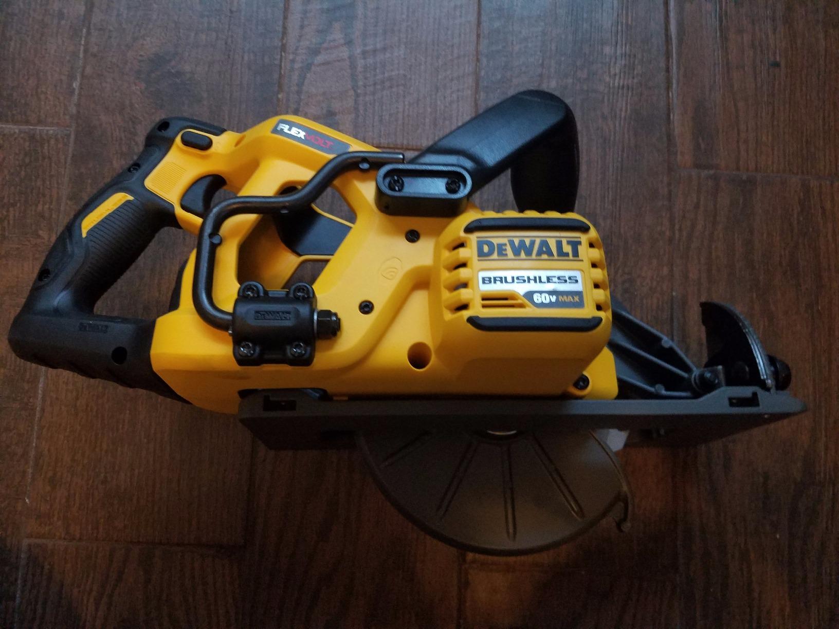 DEWALT FLEXVOLT 60V MAX* Circular Saw for Framing, 7-1/4-Inch, Tool Only (DCS577B) customer photo 1