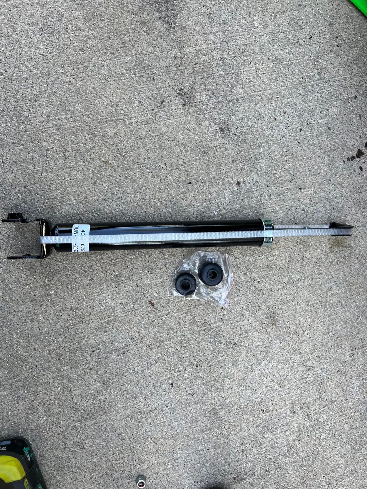 Detroit Axle - Rear Shock Absorbers for 2007-2024 Chevrolet Silverado 1500 customer photo 1