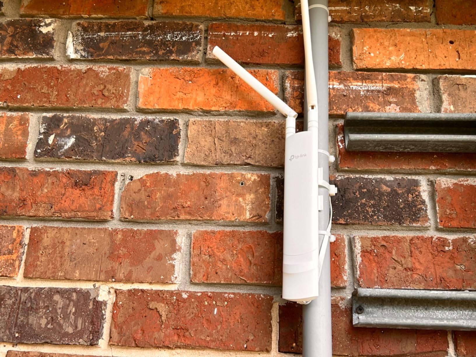 Omada AC1200 Outdoor Wireless Access Point, w/PoE Injector(EAP225-Outdoor) customer photo 1