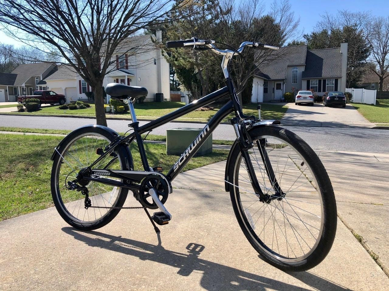 Schwinn Suburban Adult Comfort Bike, Men and Women, 26-Inch Wheels, 7 Speed Drivetrain, 16 or 17-Inch Aluminum Frame, Alloy Linear Hand Brakes customer photo 2