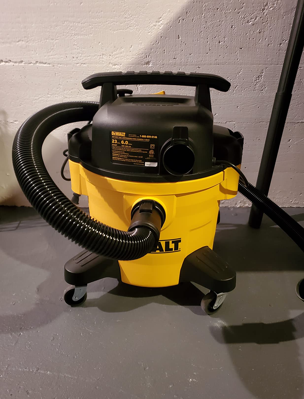 DEWALT Shop Vacuum 6 Gal 4 HP Poly Wet/Dry Vacuum with Blower DXV06P customer photo 2