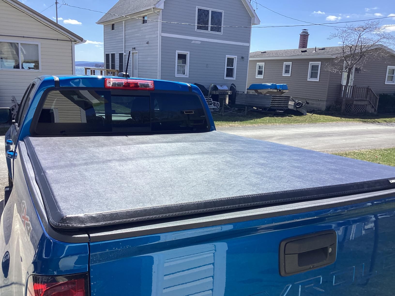 oEdRo Soft Tri-Fold Tonneau Cover for 2015-2026 Chevy Colorado/Canyon 5.2ft | Soft Truck Bed Cover Tri-folding Pickup Cover Compatible with GMC Canyon/Chevy Colorado 2015-2026 5.2 Feet Bed customer photo 1