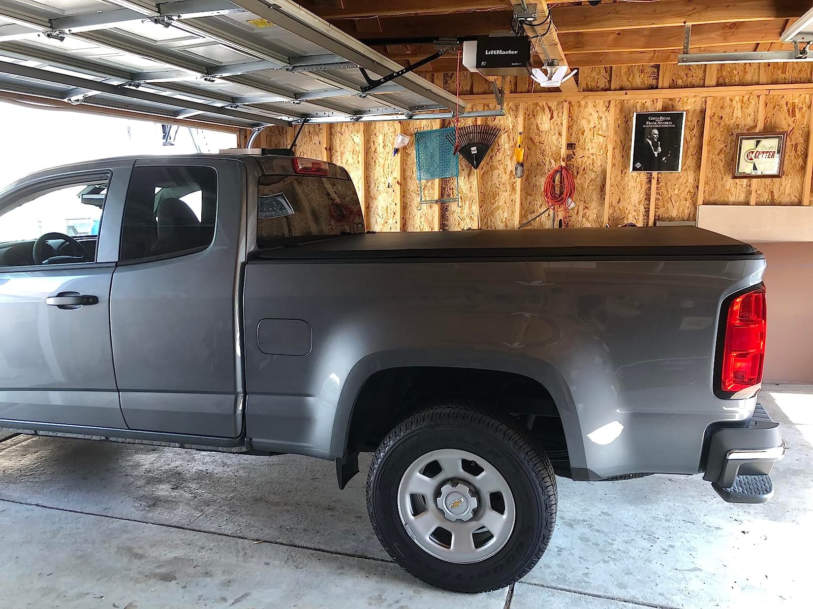 oEdRo Soft Tri-Fold Tonneau Cover for 2015-2026 Chevy Colorado/Canyon 5.2ft | Soft Truck Bed Cover Tri-folding Pickup Cover Compatible with GMC Canyon/Chevy Colorado 2015-2026 5.2 Feet Bed customer photo 2
