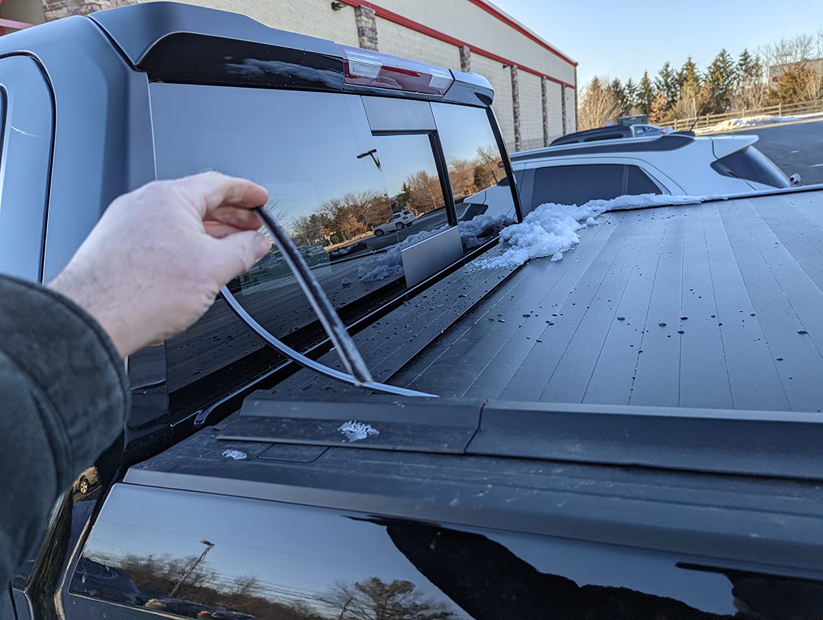 Gator Recoil Retractable Truck Bed Tonneau Cover | G30481 | Fits 2019 - 2025 Chevy/GMC Silverado/Sierra 1500, works w/ MultiPro/Flex tailgate (Will not fit Carbon Pro Bed) 5' 10
