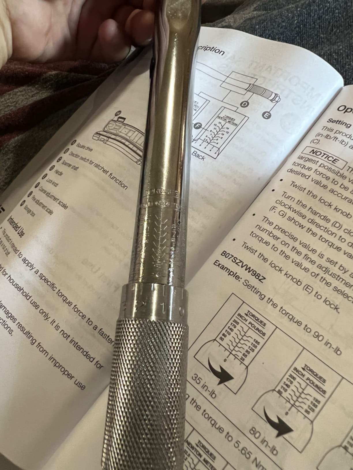 Amazon Basics 3/8-inch Drive Click Torque Wrench Ratchet, 15-80 ft.-lb, 20.4-108.5 Nm customer photo 1