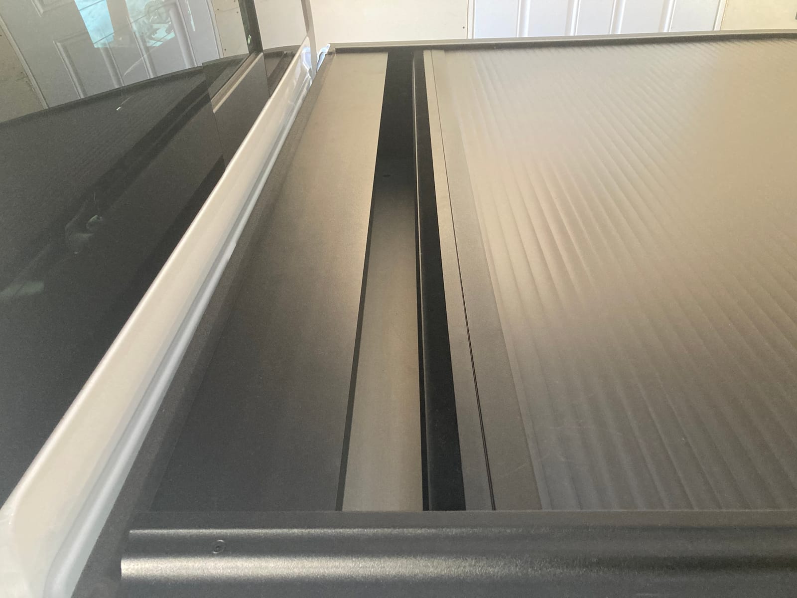 RealTruck Retrax RetraxONE MX Retractable Truck Bed Tonneau Cover | 60484 | Fits 2020 - 2025 Chevy/GMC Silverado/Sierra 2500/3500HD 6' 10