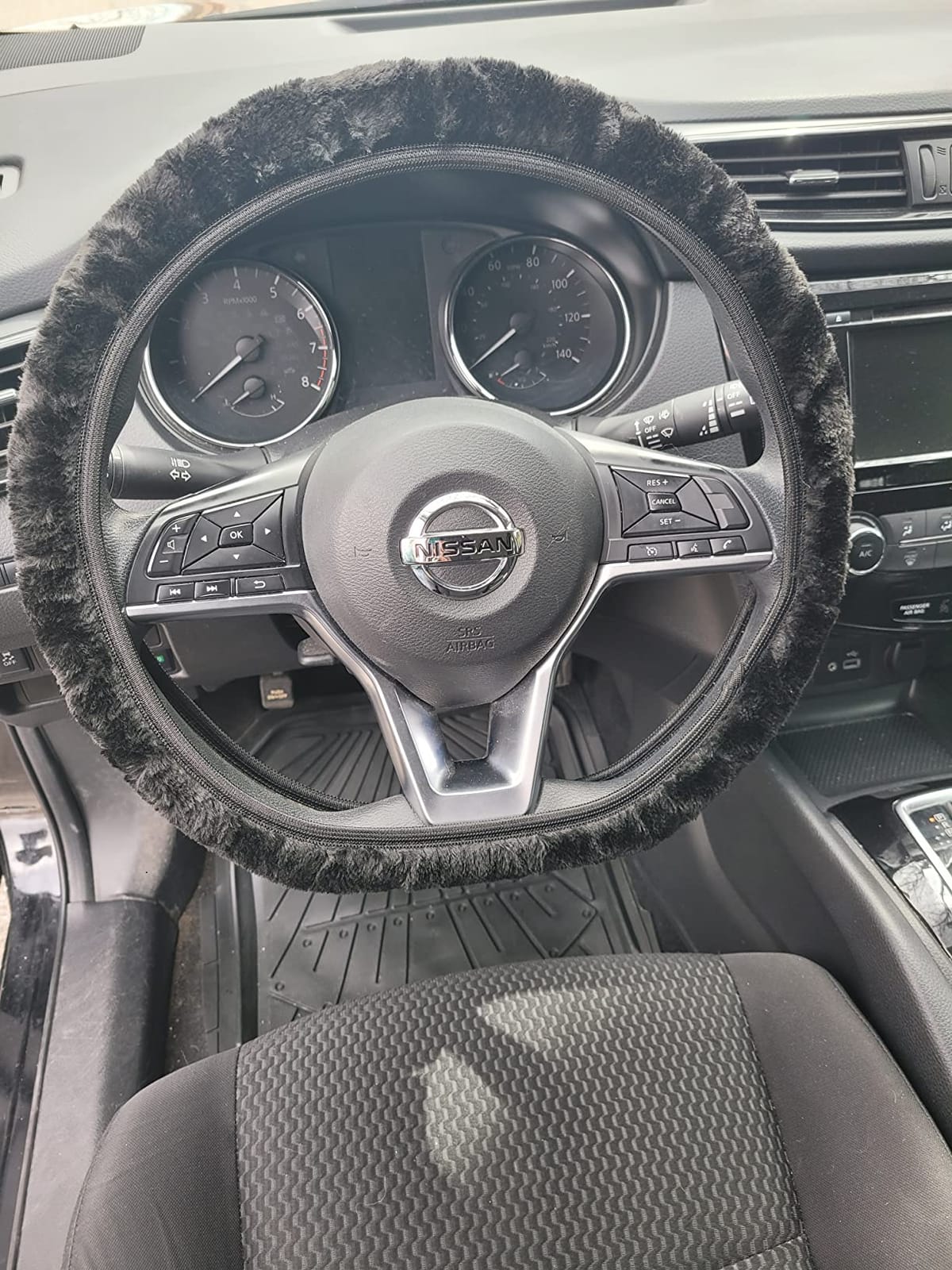KAFEEK Warm Plush Steering Wheel Cover, Elastic Winter 15 Inch, Black customer photo 2