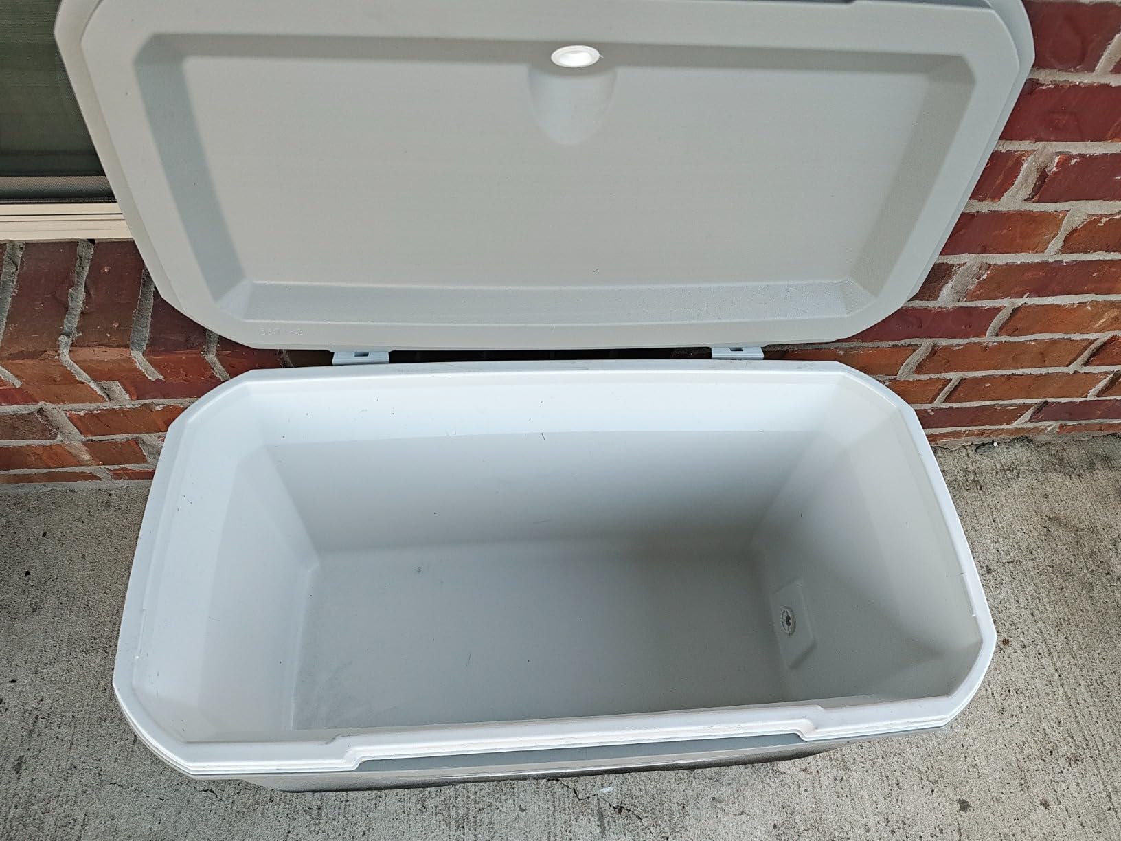 Coleman Classic Series Insulated Portable Cooler, Leak-Resistant Outdoor Hard Cooler Keeps Ice up to 5 Days, 52/70/120/150 Quart customer photo 1