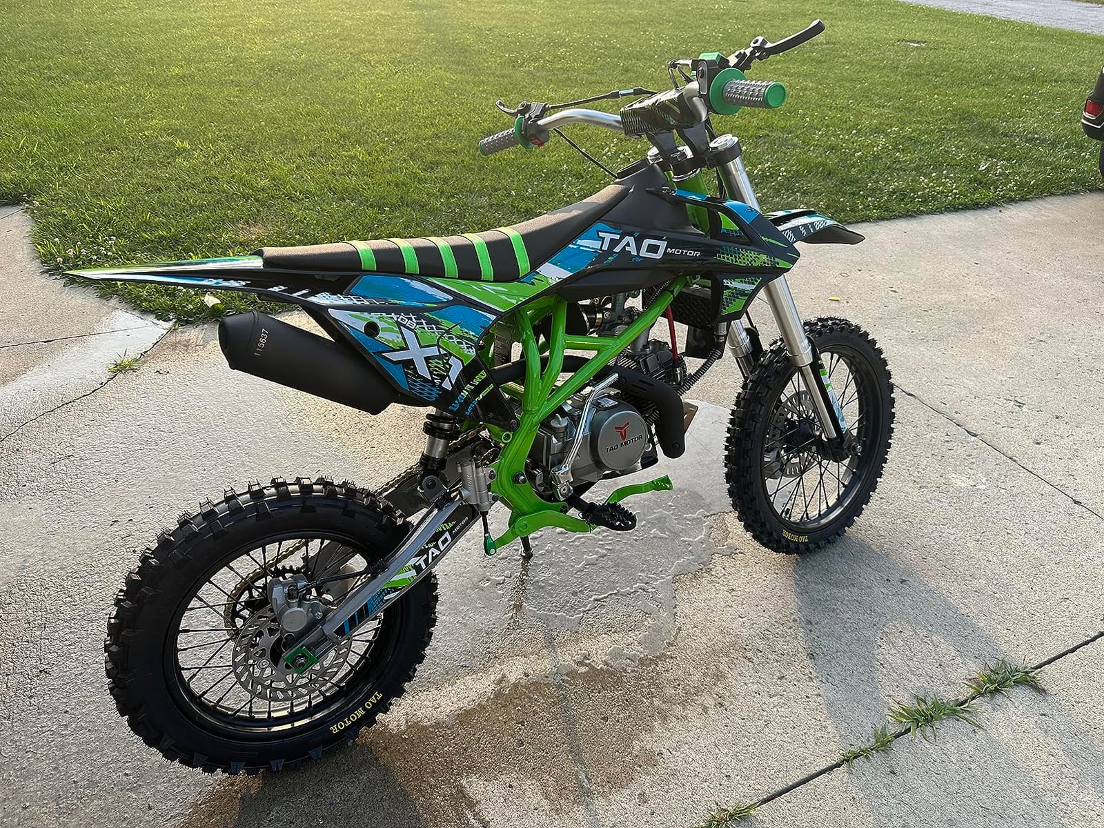X-PRO 150 Dirt Bike Zongshen Brand Engine with 4-Speed Manual Transmission! Big 17