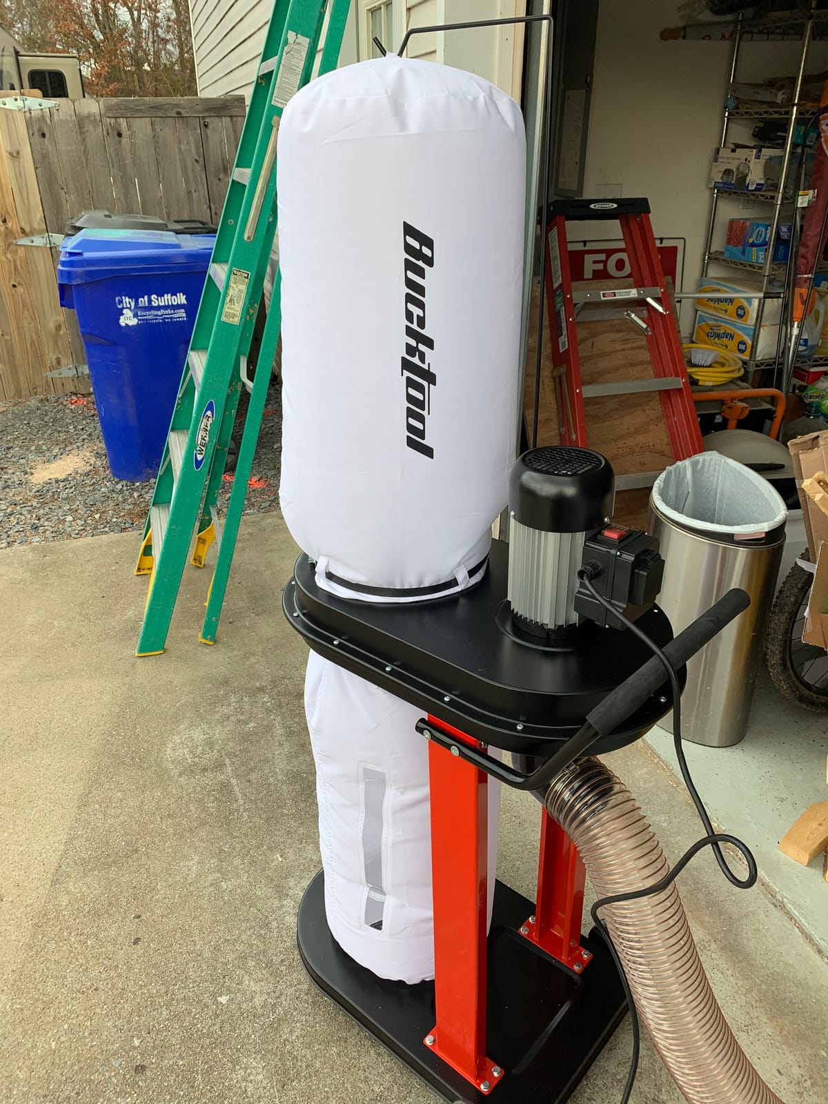 BUCKTOOL 750 CFM Auto-Start Dust Collector,1.2HP 13-Gallon Capacity customer photo 2