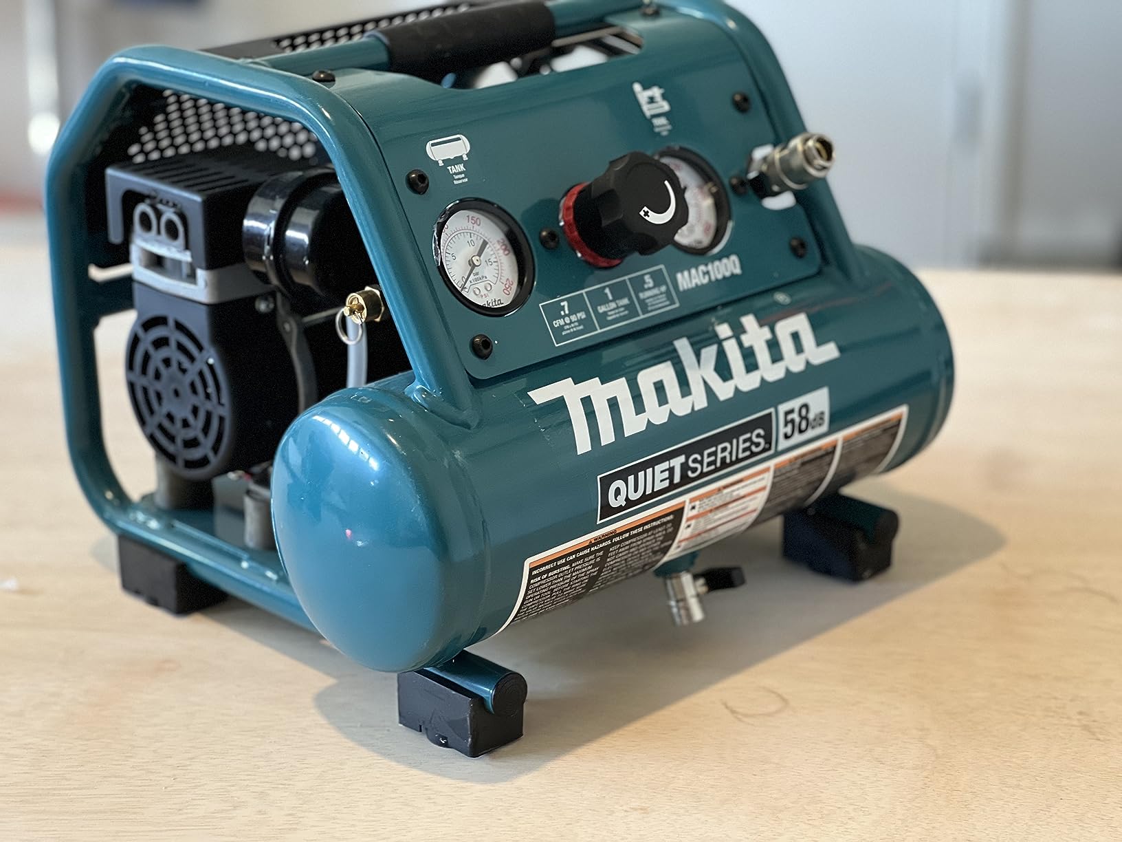 Makita MAC100Q Quiet Series, 1/2 HP, 1 Gallon Compact, Oil-Free, Electric Air Compressor customer photo 1