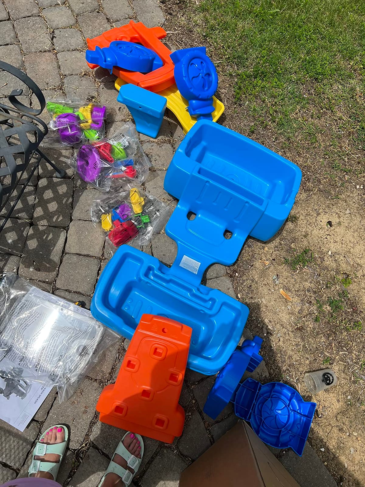 Step2 Car Wash Splash Center, Kids Water Table & Pretend Play Car, Activity Sensory Playset, Summer Outdoor Toys, 13 Piece Water Toy Accessories, For Toddlers 3+ Years Old customer photo 2