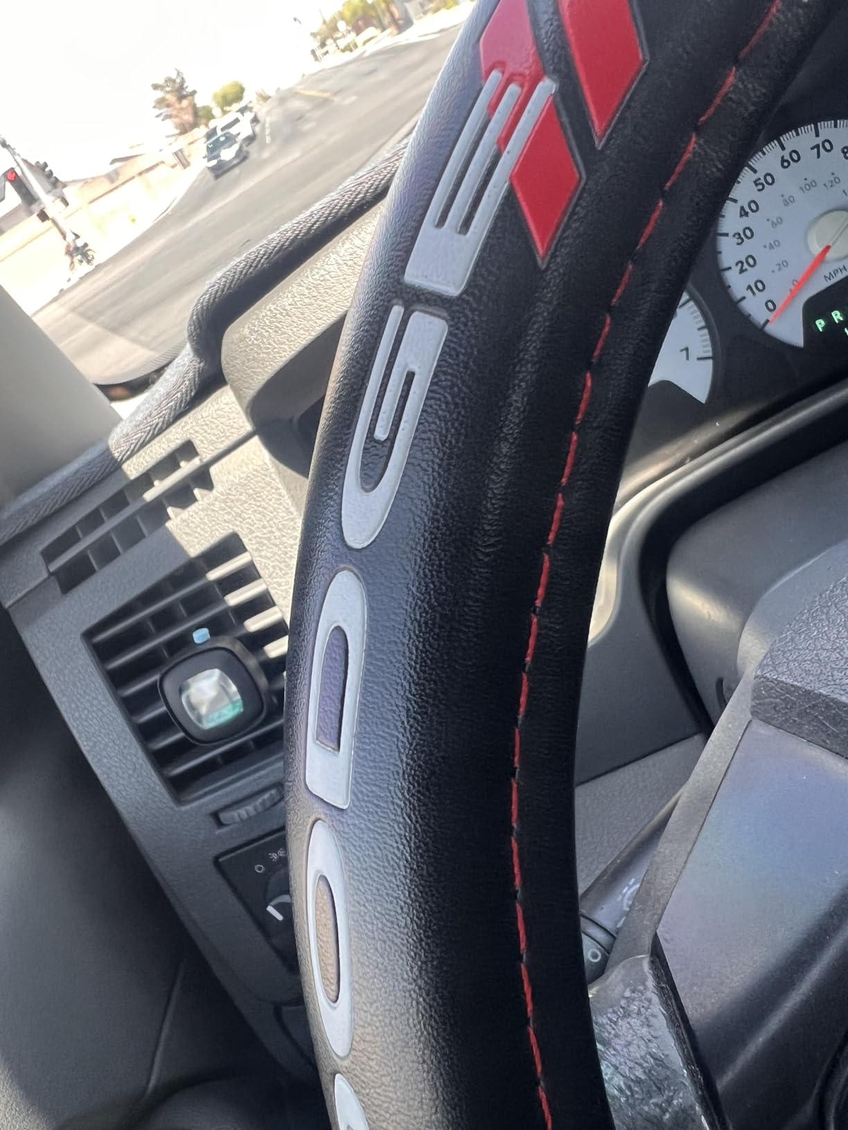 Plasticolor 006694R01 Dodge // Deluxe High Contrast Stitching Steering Wheel Cover customer photo 1